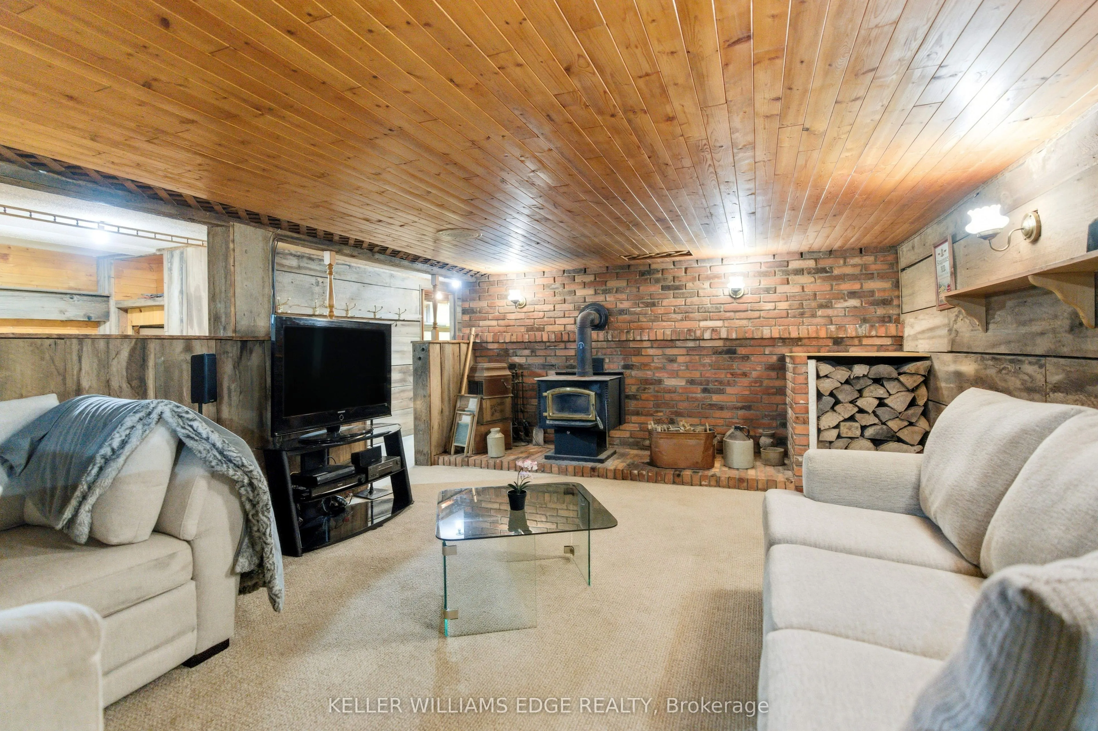 1043 Safari Road