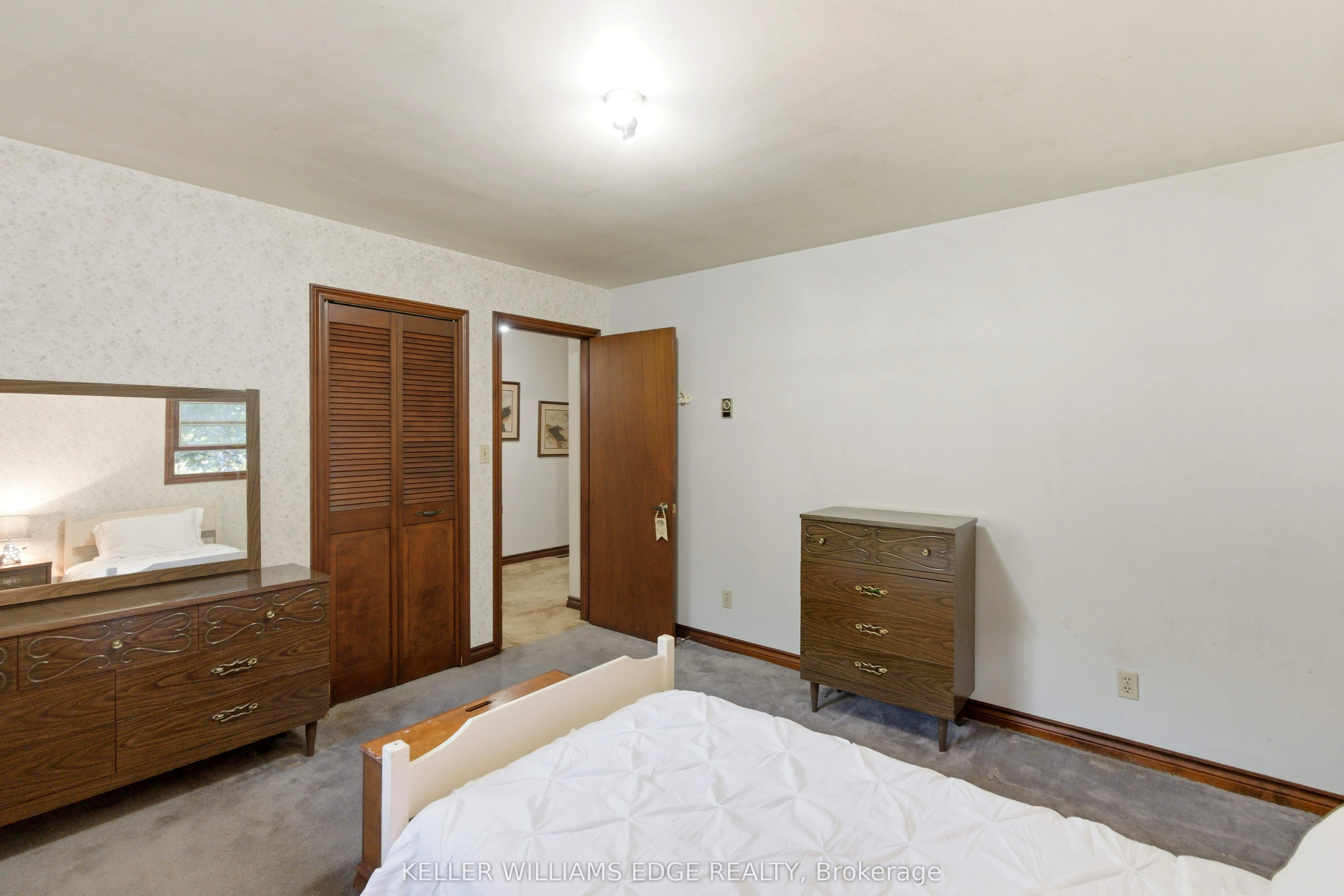 1043 Safari Road