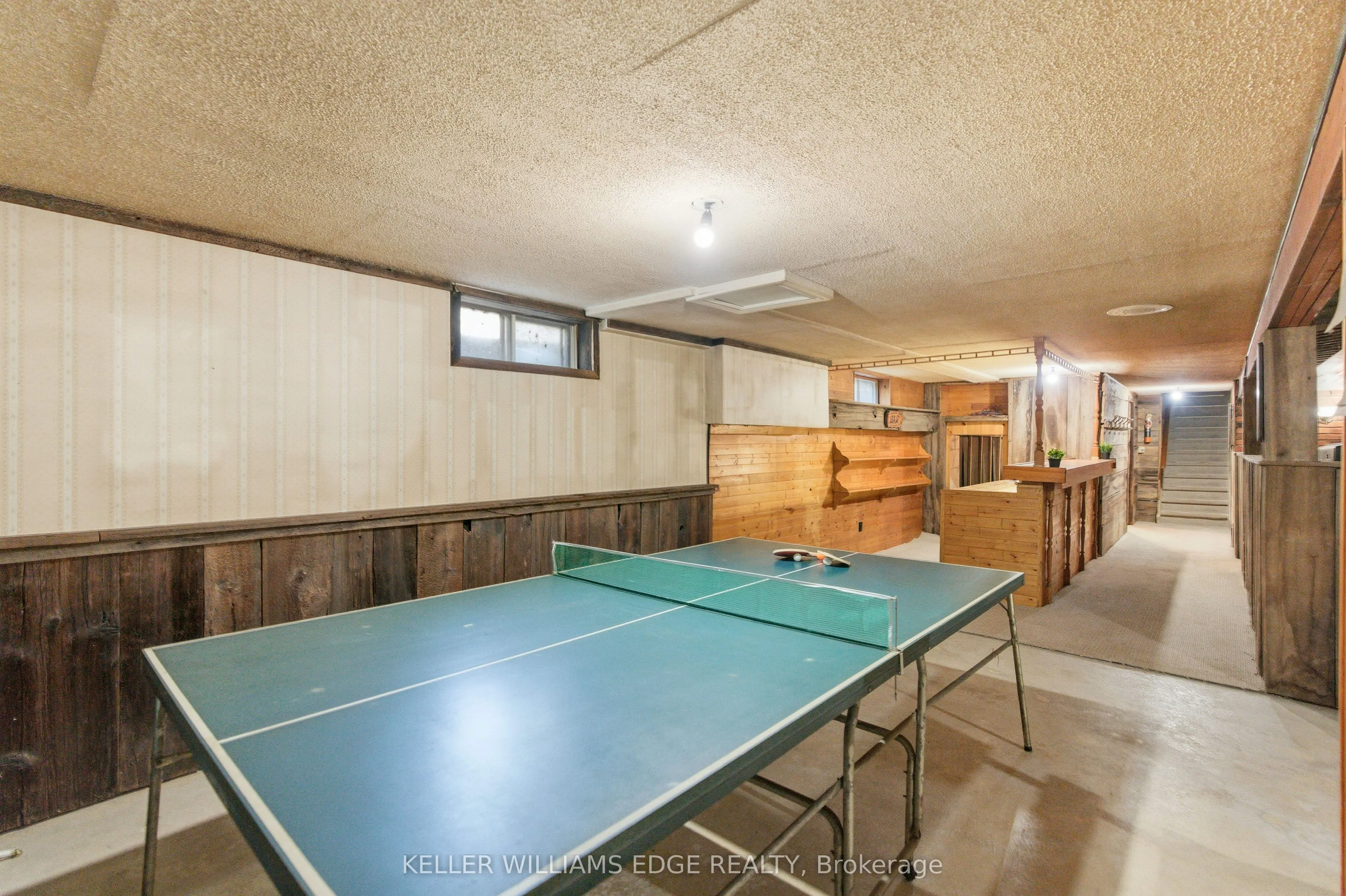 1043 Safari Road