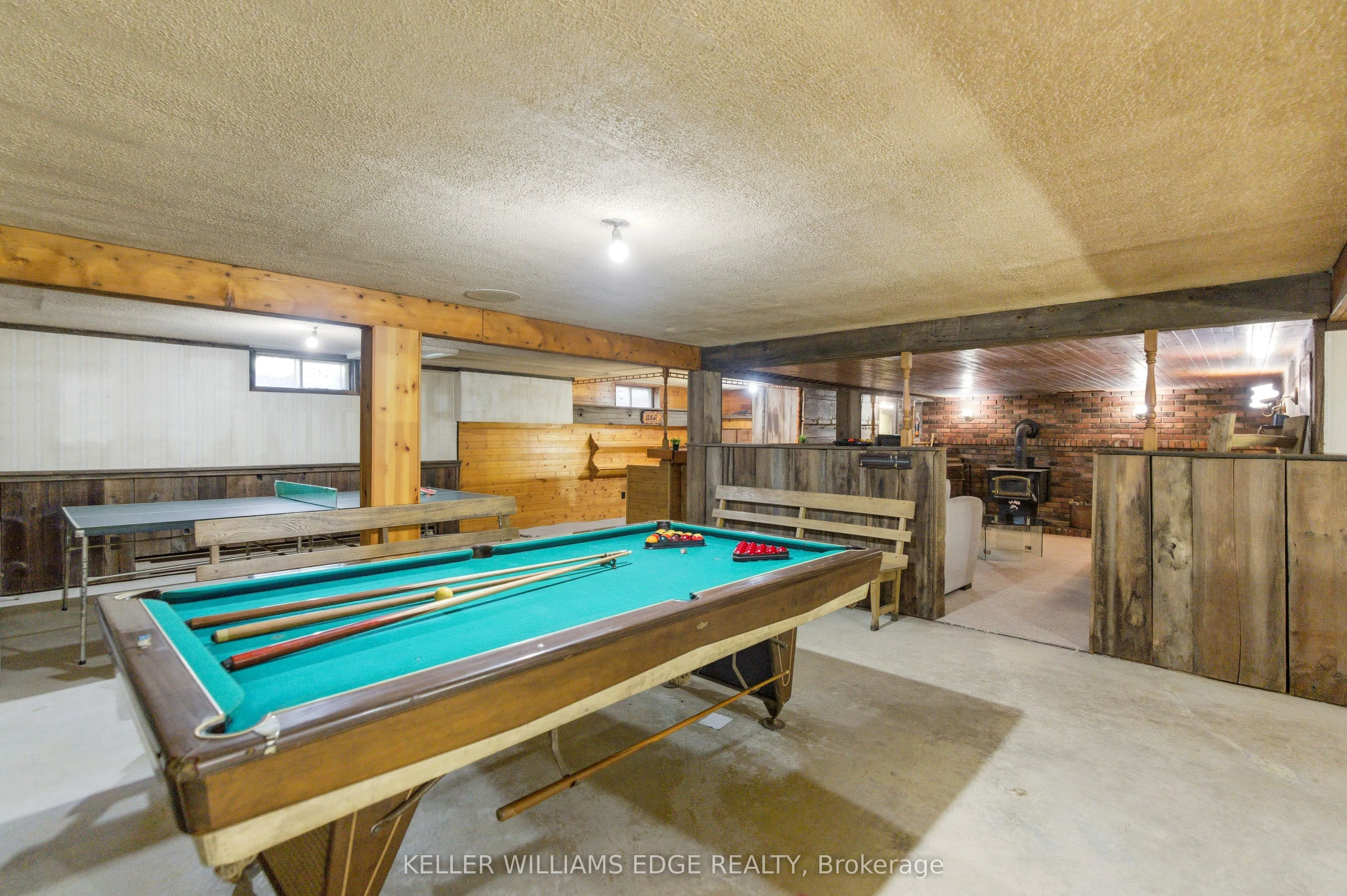 1043 Safari Road
