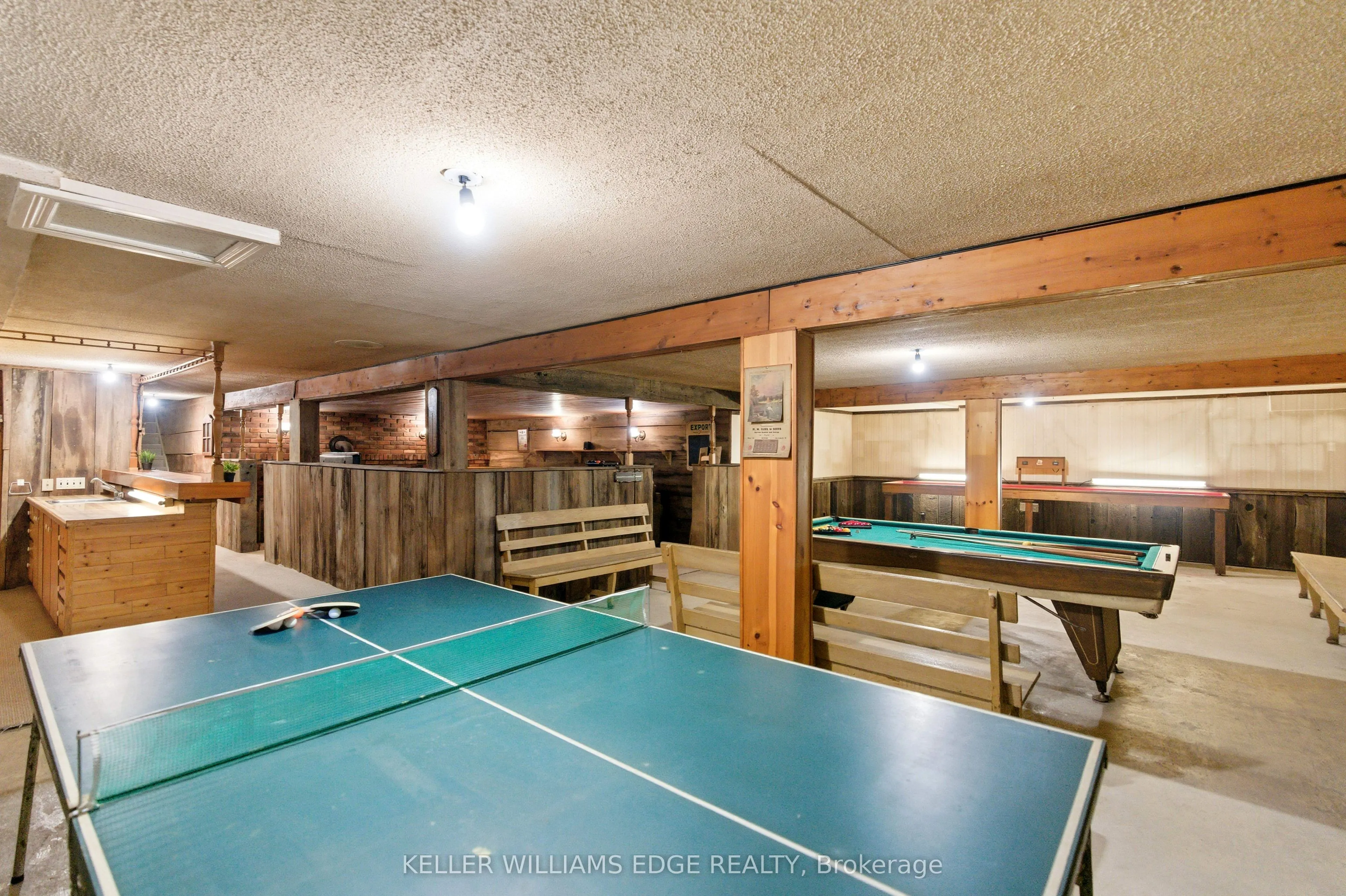 1043 Safari Road