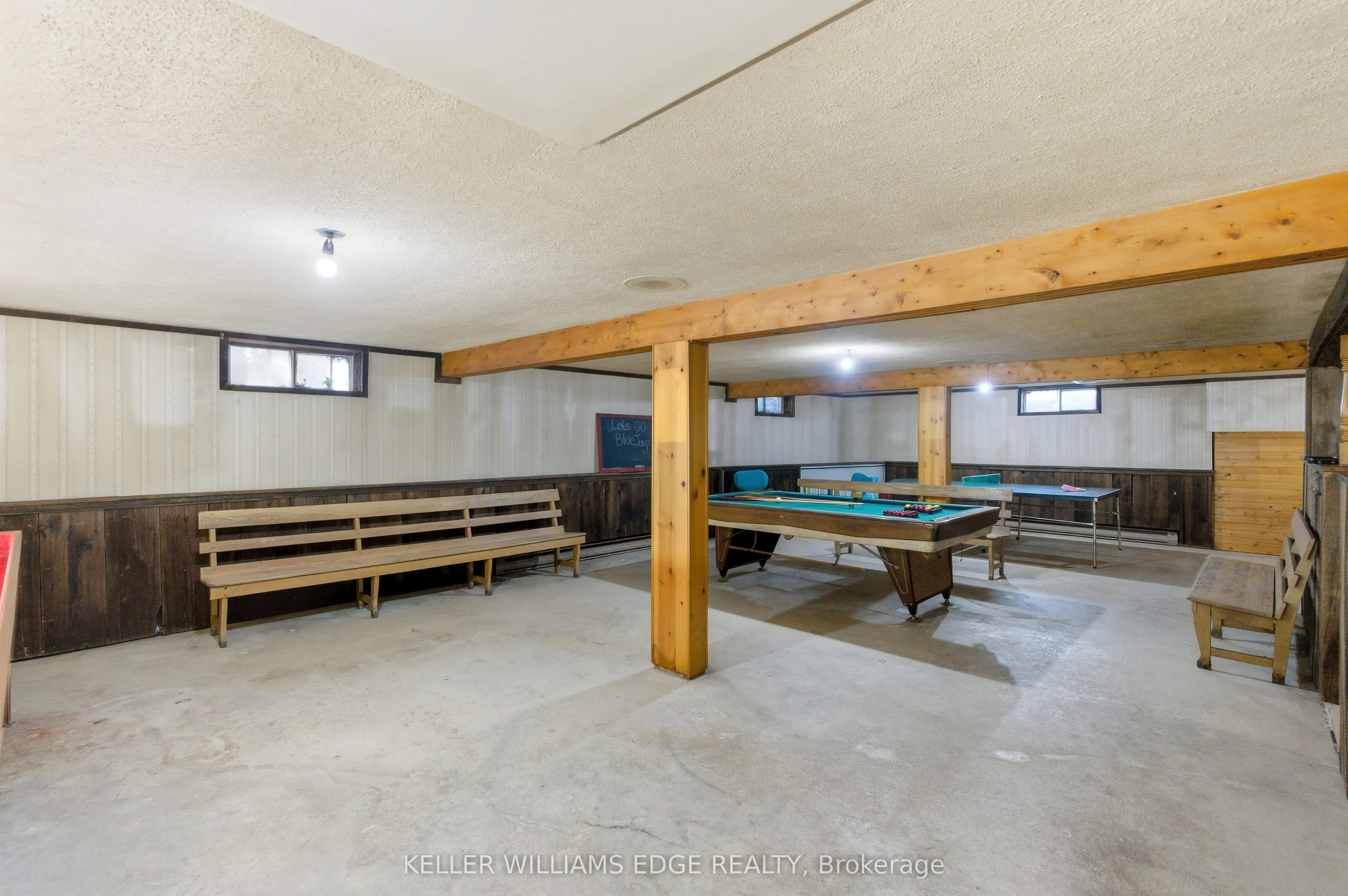 1043 Safari Road