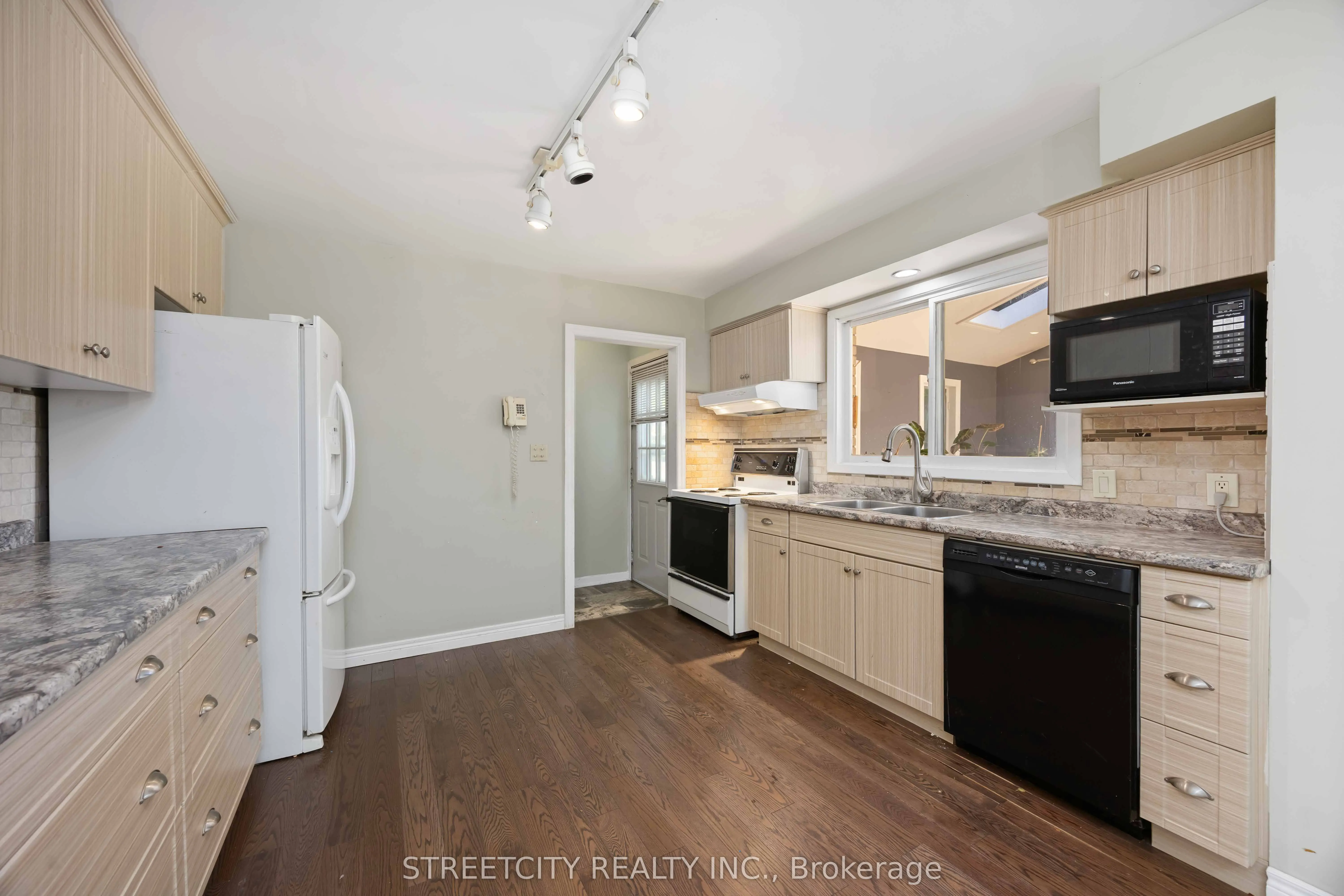 4767 St. Clair Parkway