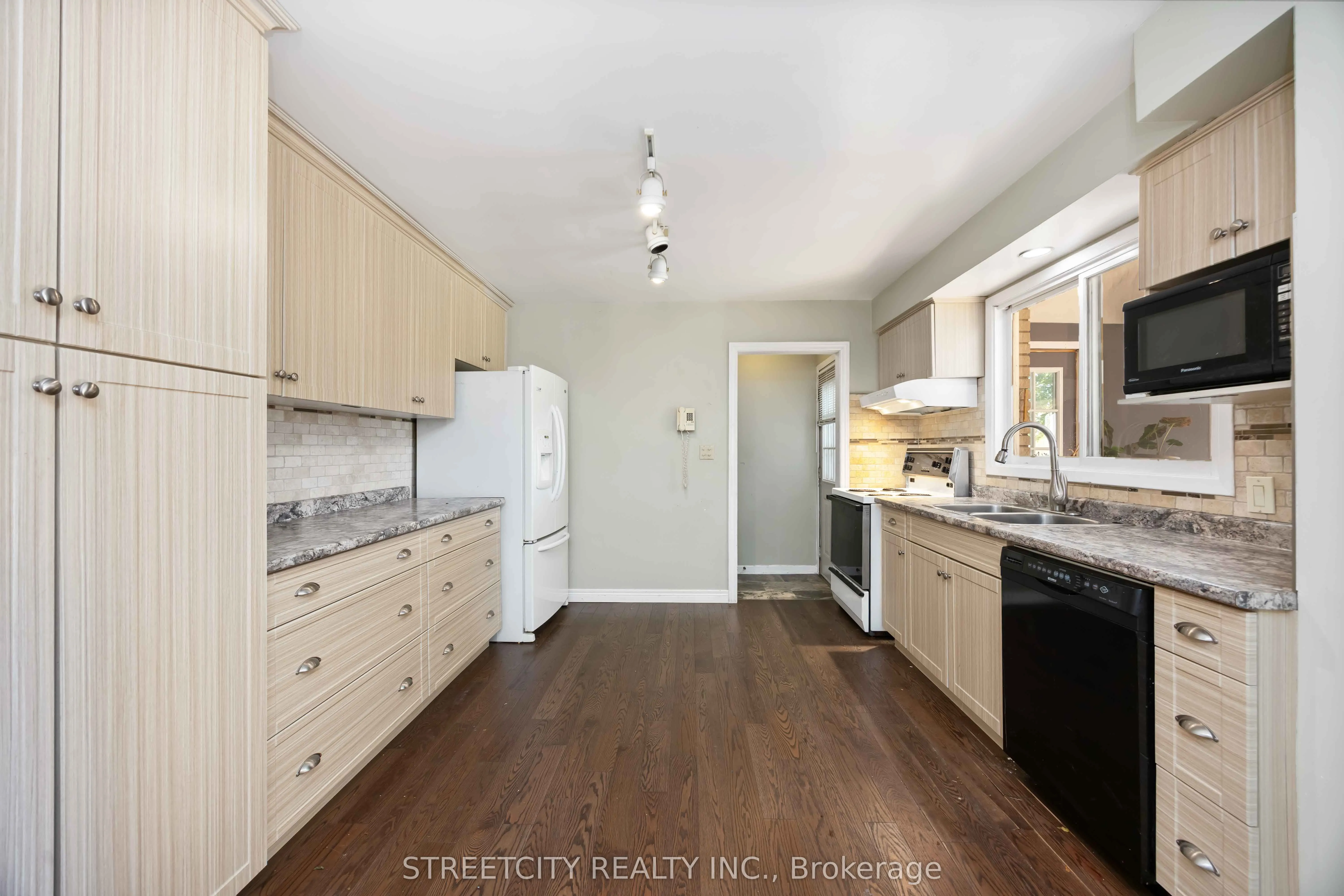 4767 St. Clair Parkway