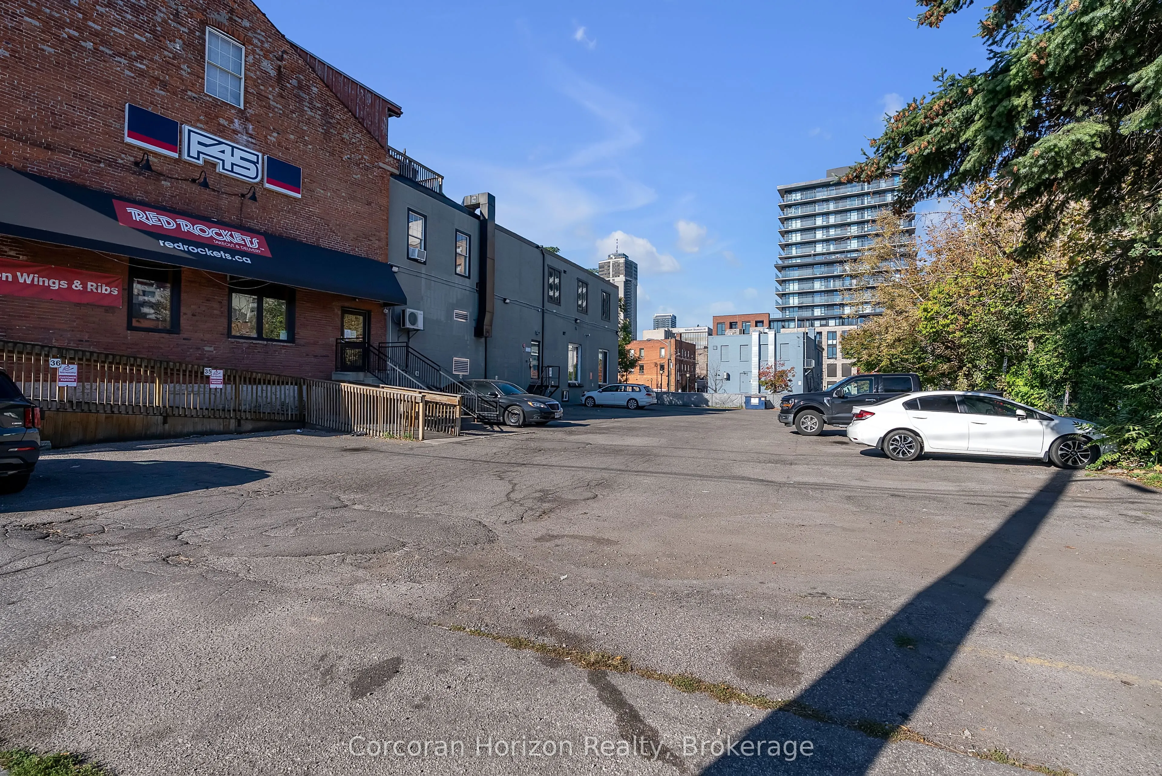 15 WELLINGTON Street N, #B4