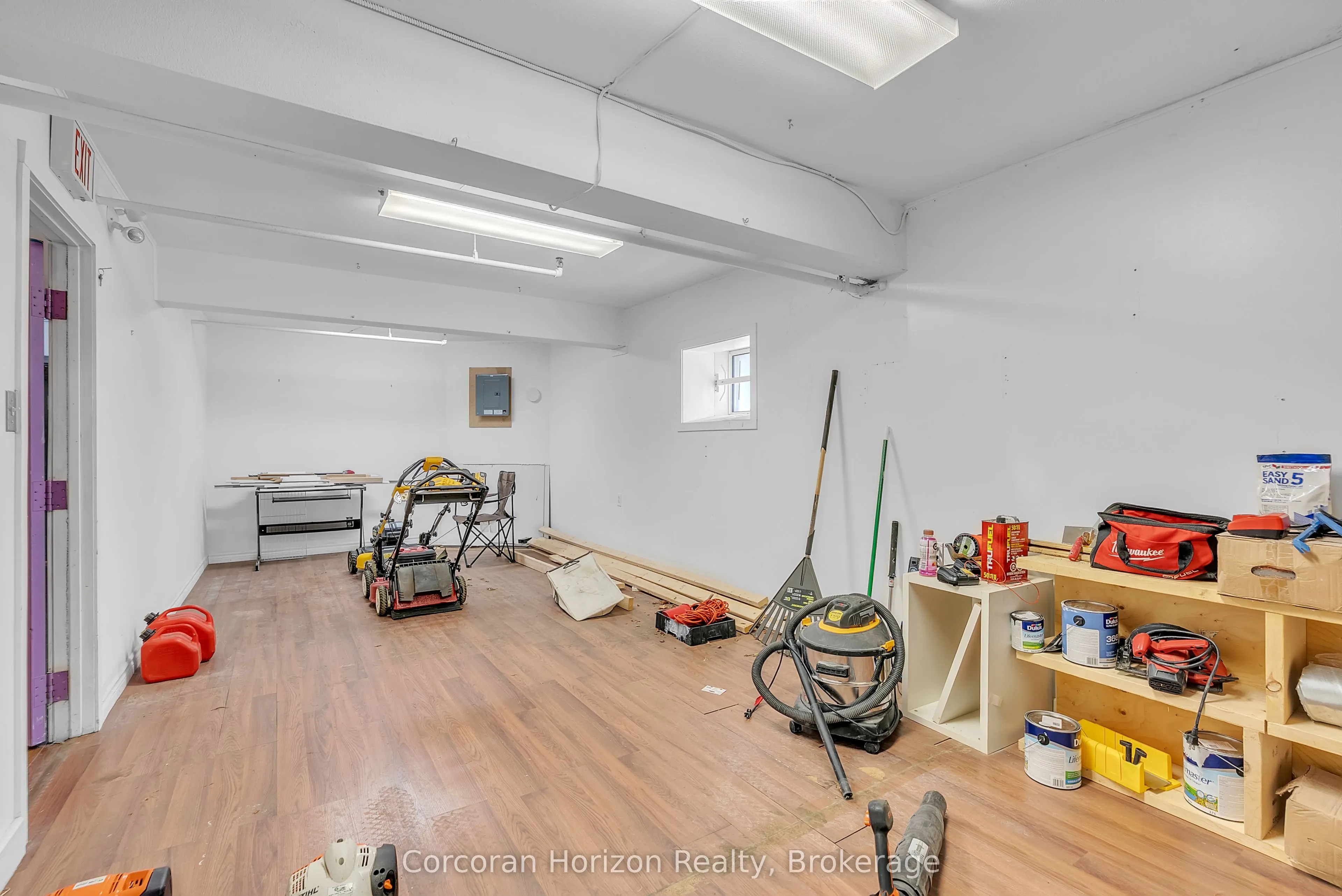 15 WELLINGTON Street N, #B4