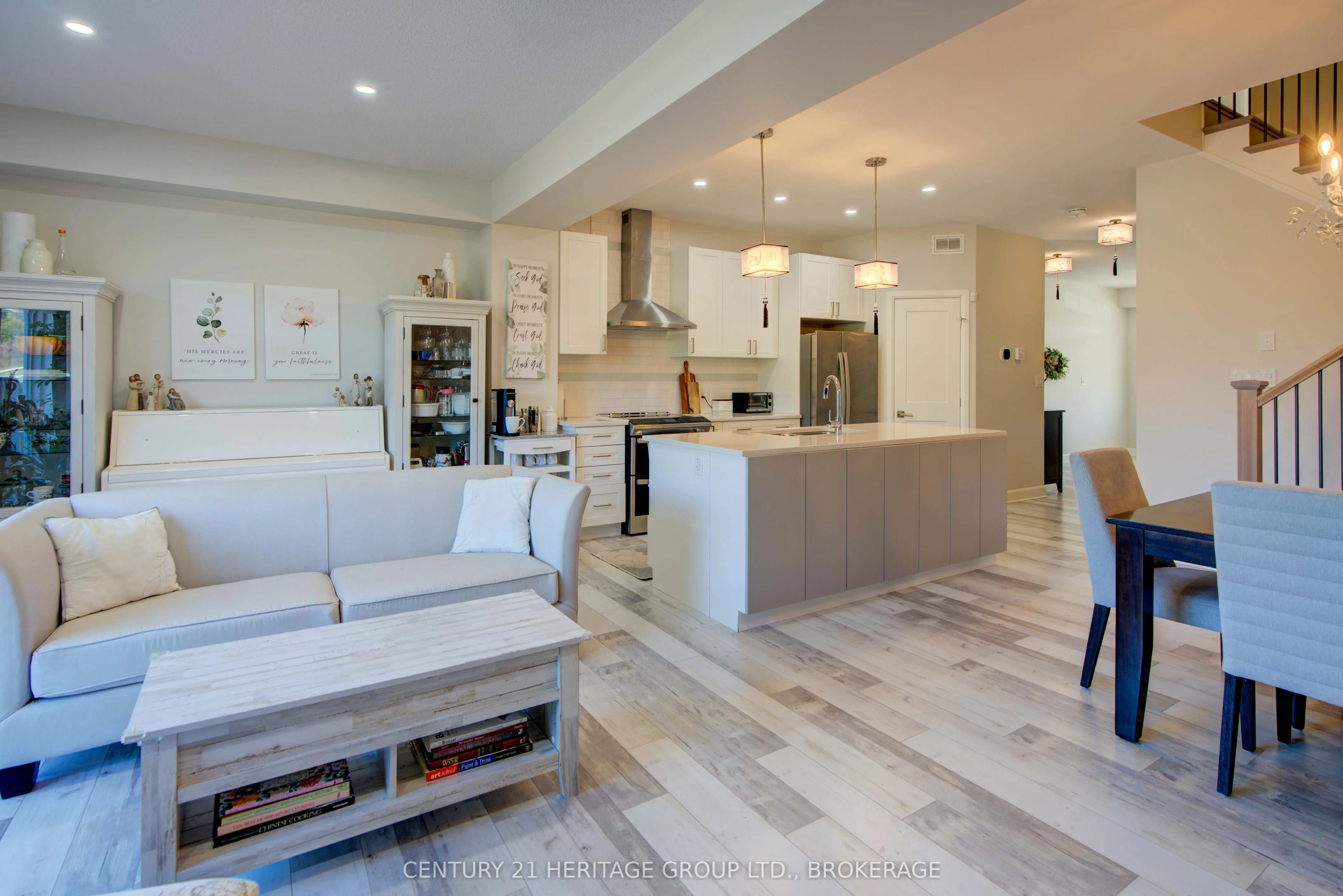 1263 Max Crescent
