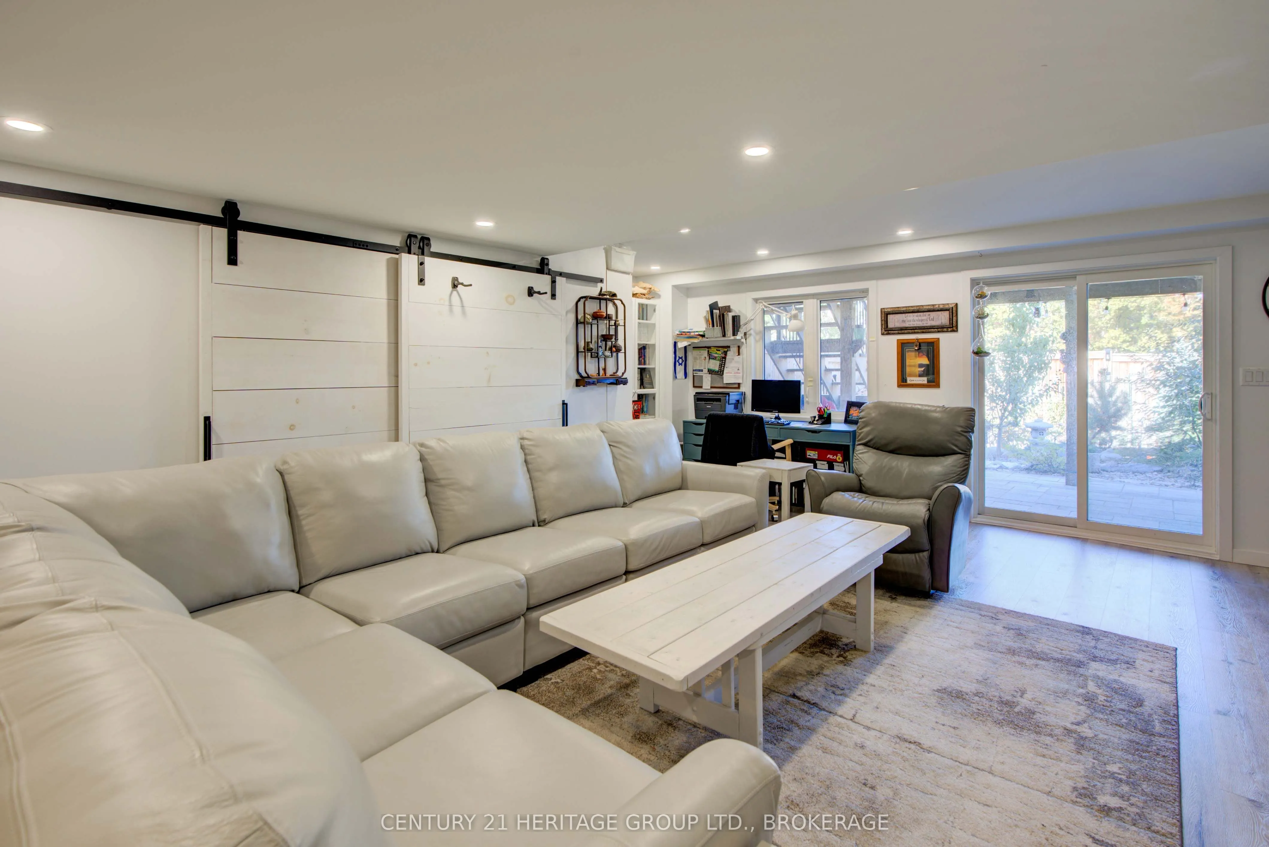 1263 Max Crescent