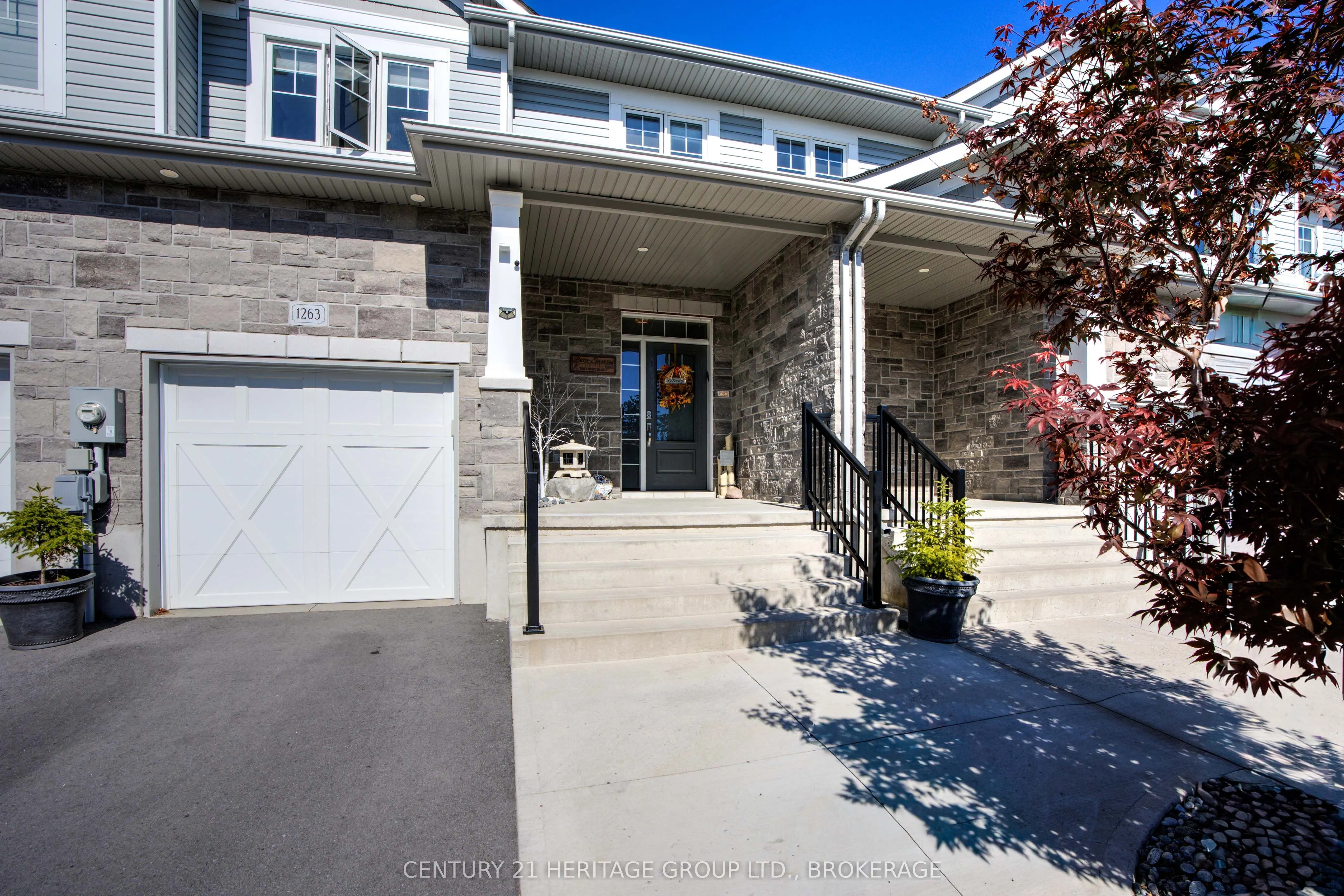 1263 Max Crescent