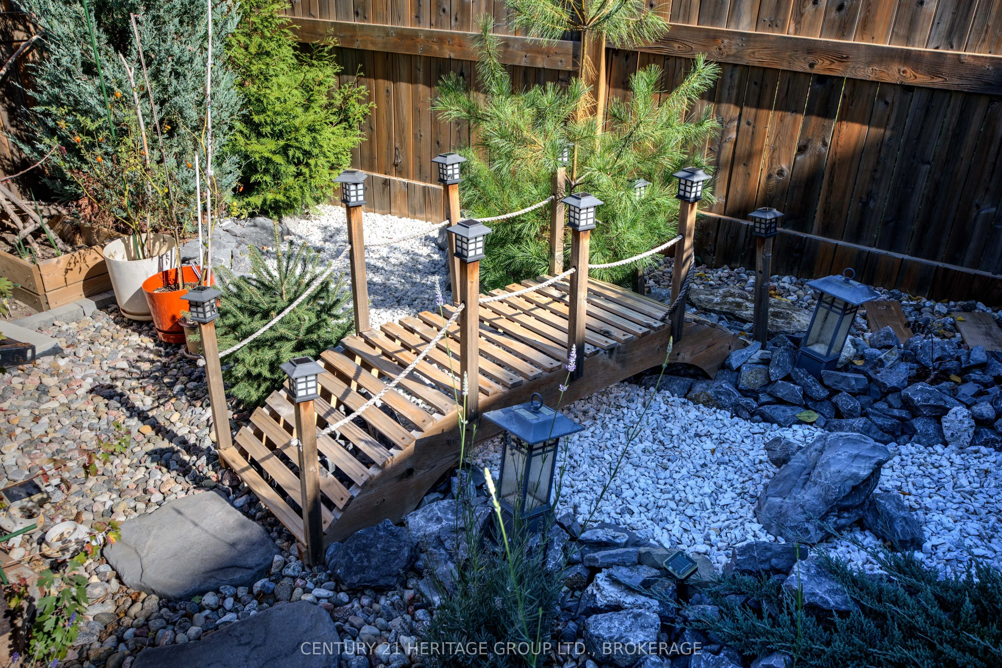 1263 Max Crescent