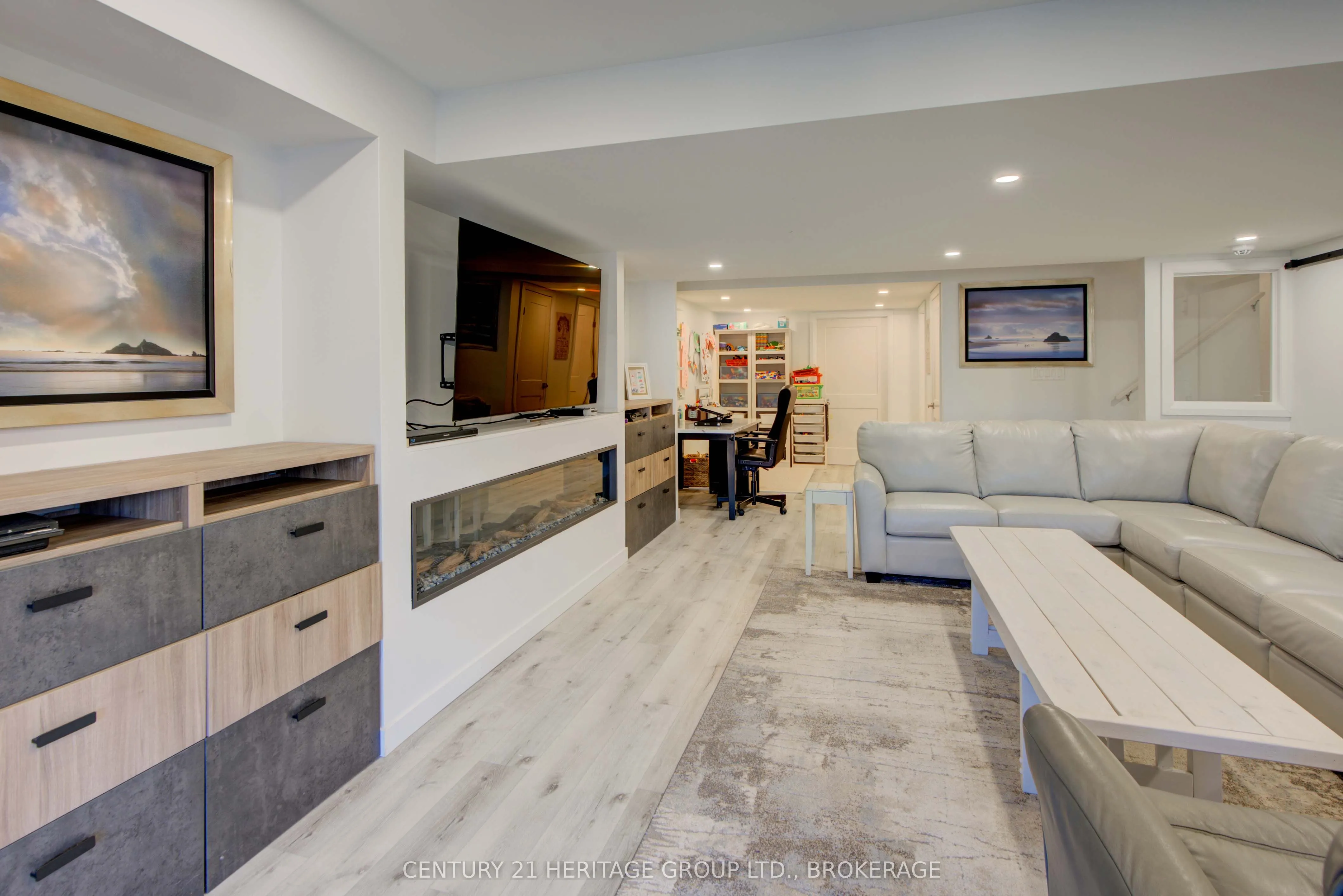 1263 Max Crescent