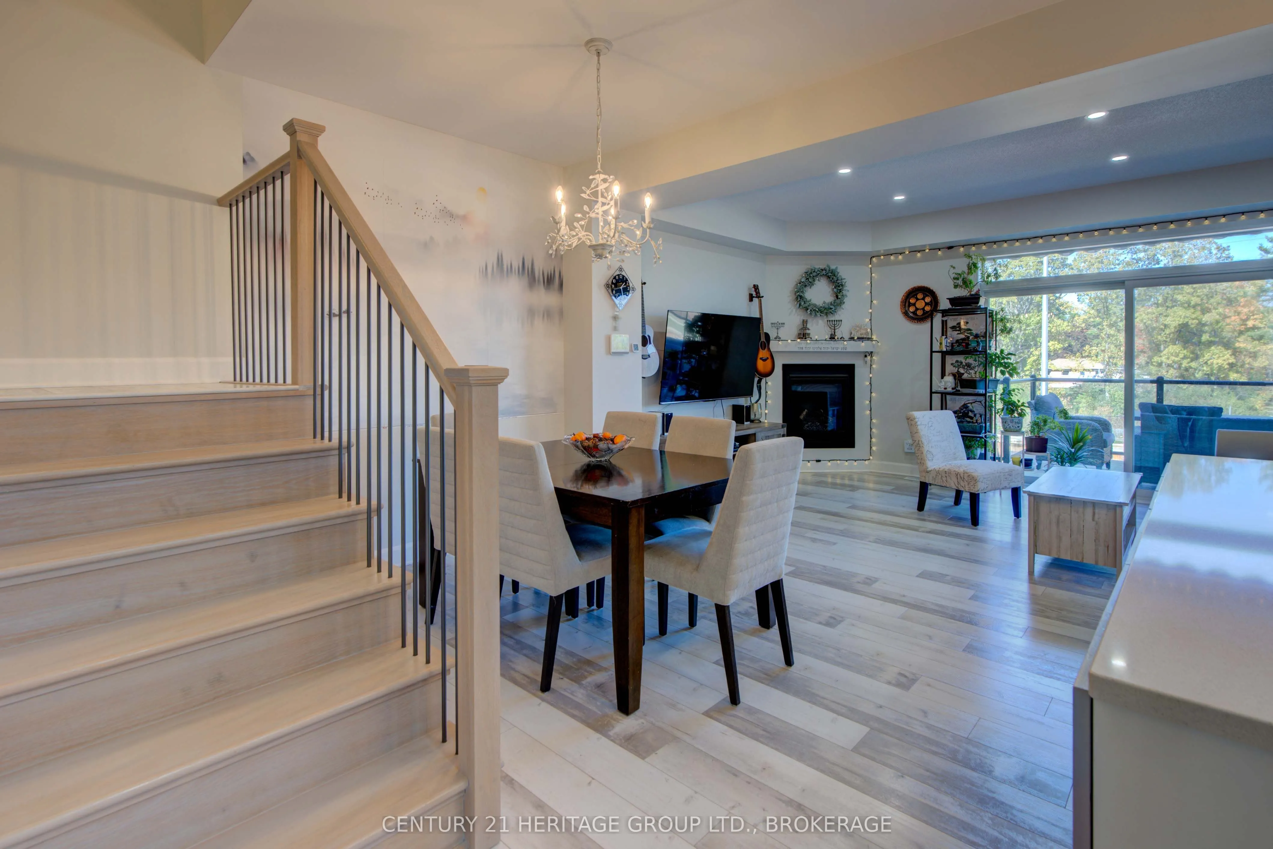 1263 Max Crescent