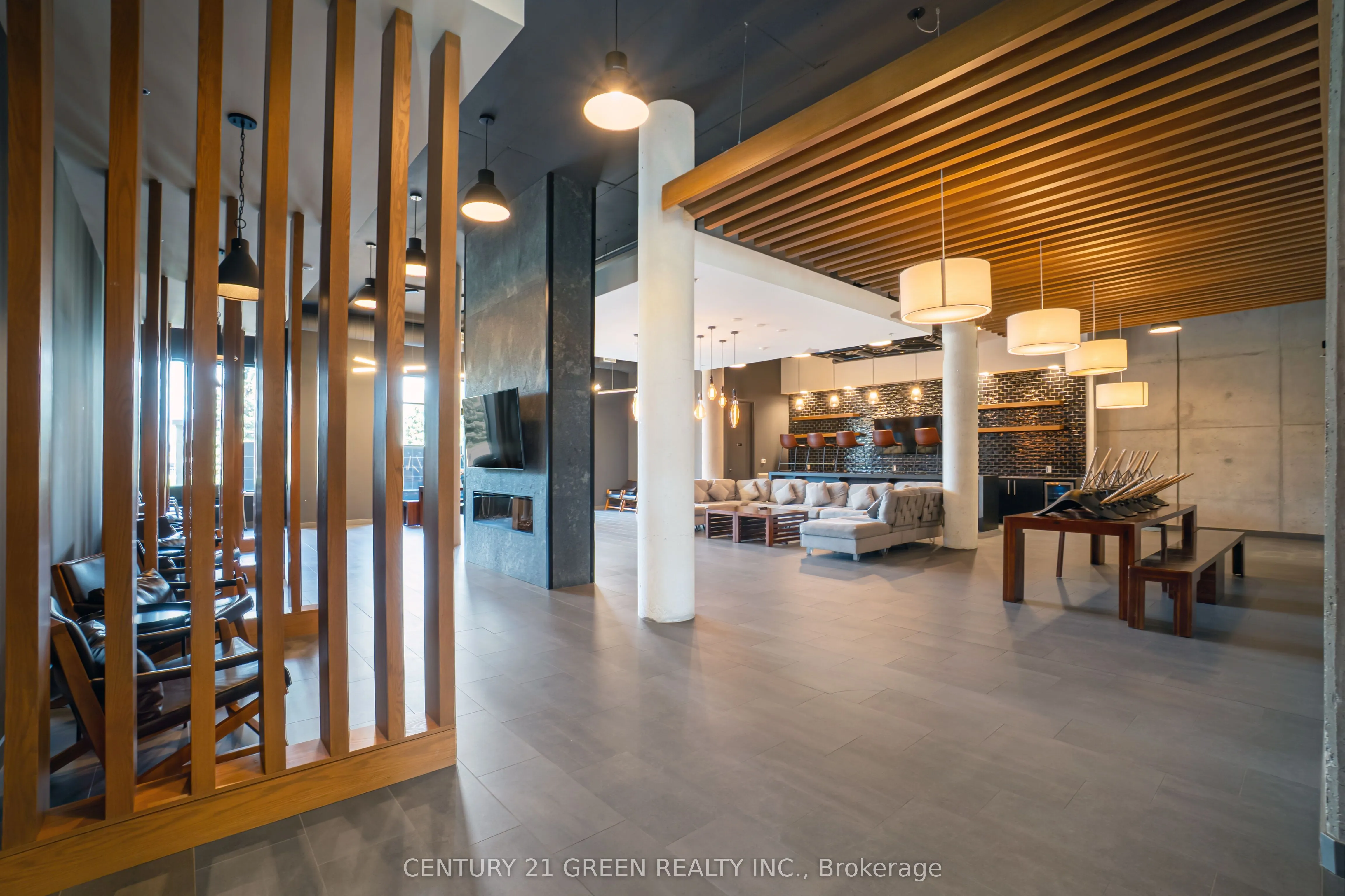 255 Northfield Drive E, #407