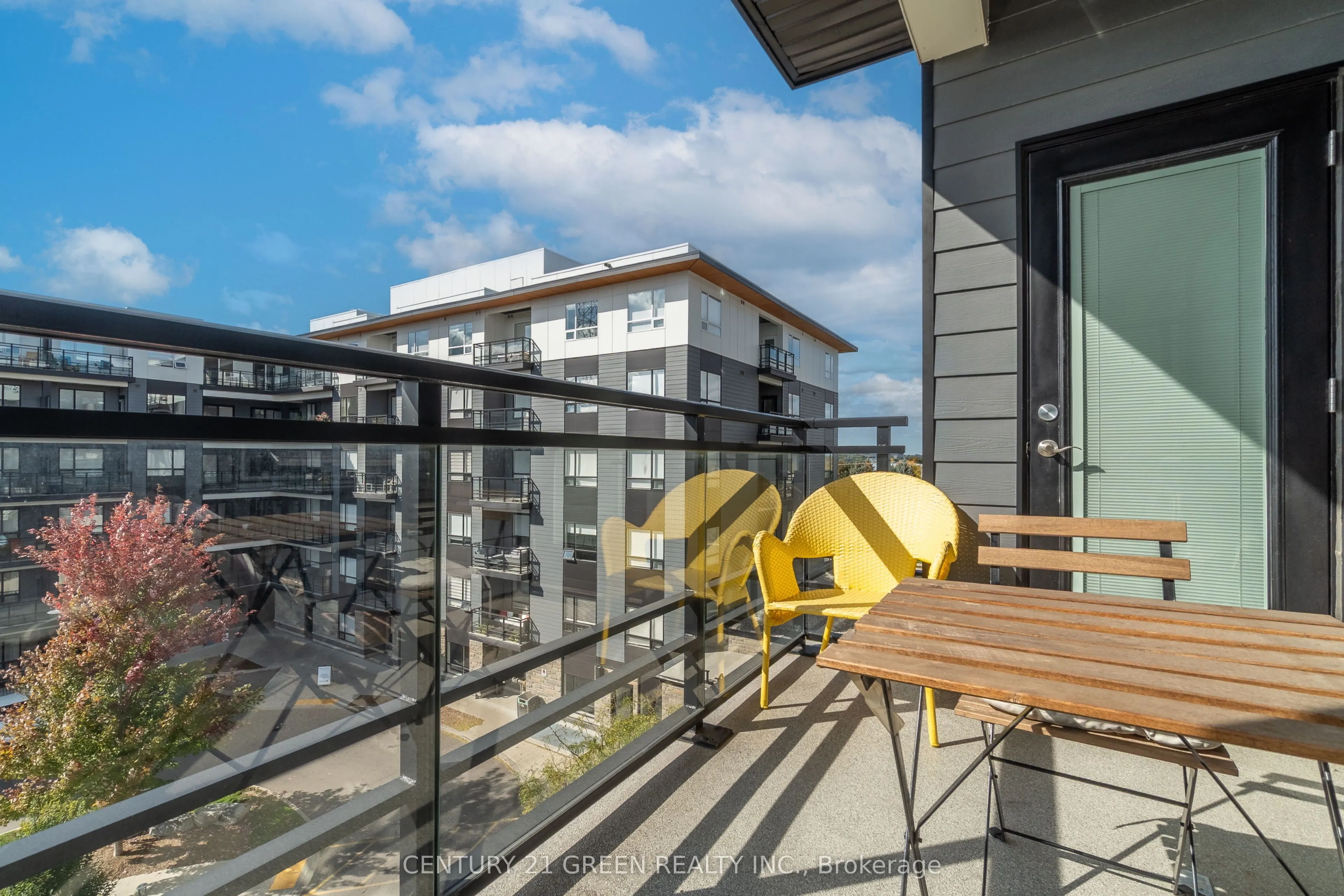 255 Northfield Drive E, #407