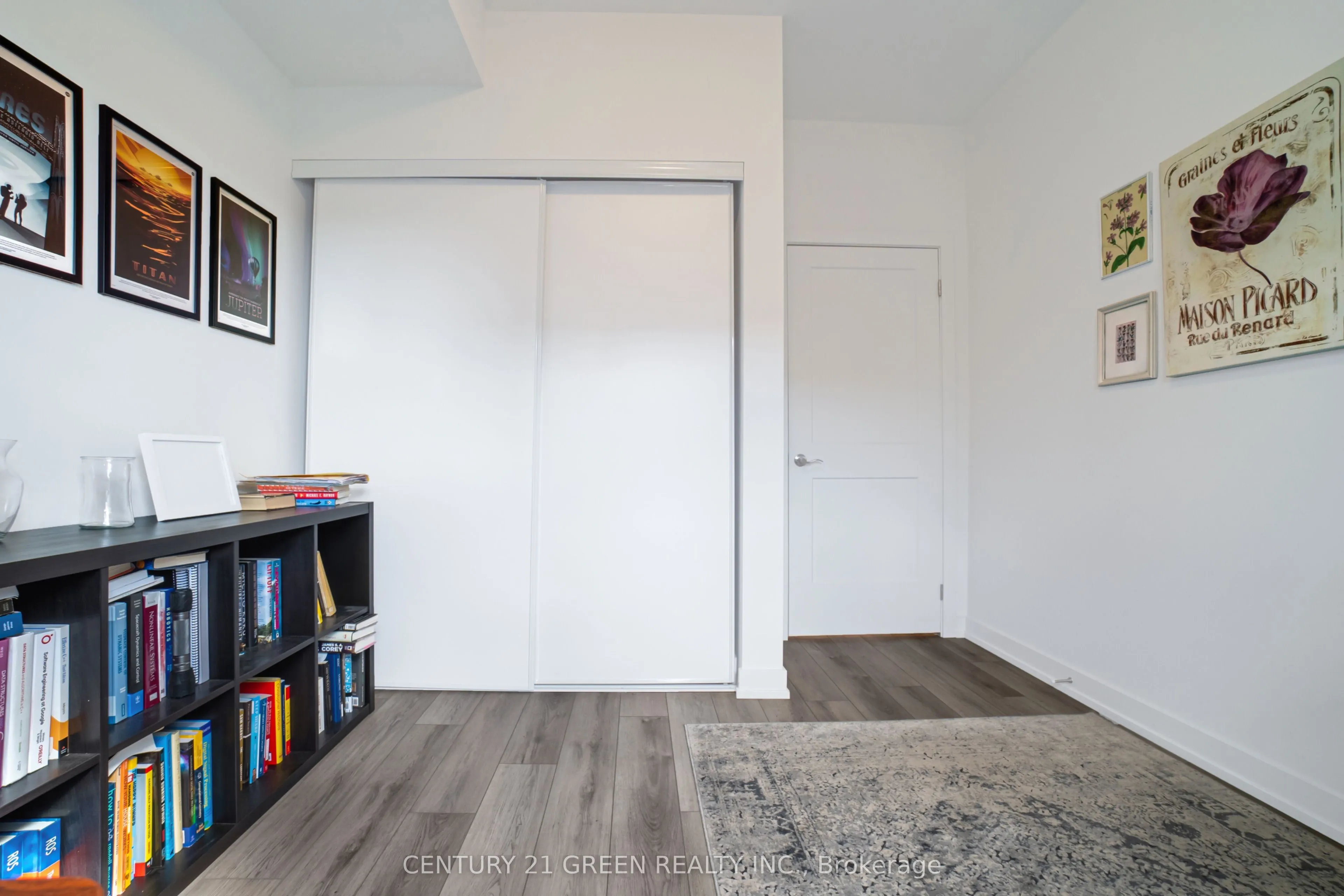 255 Northfield Drive E, #407