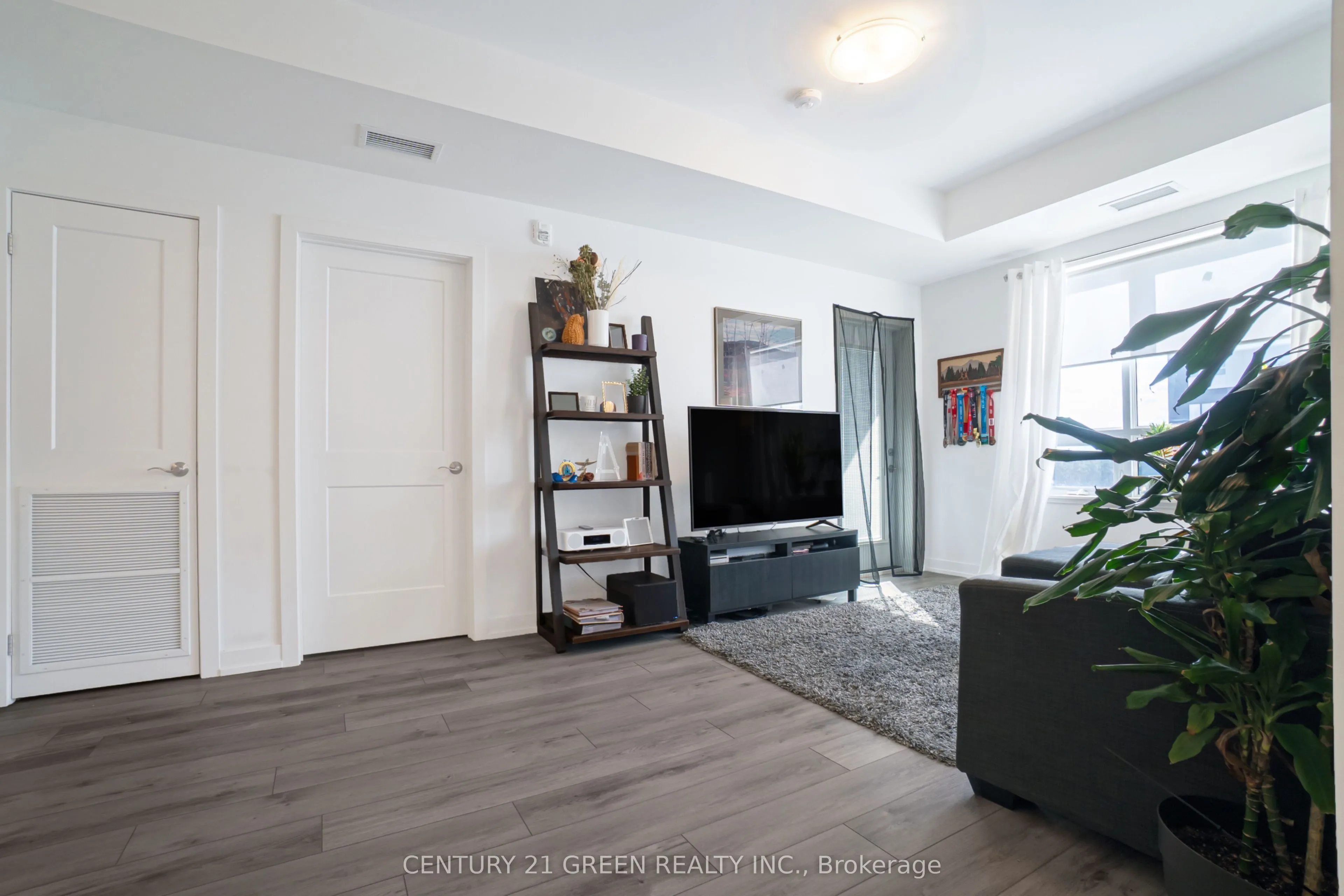255 Northfield Drive E, #407