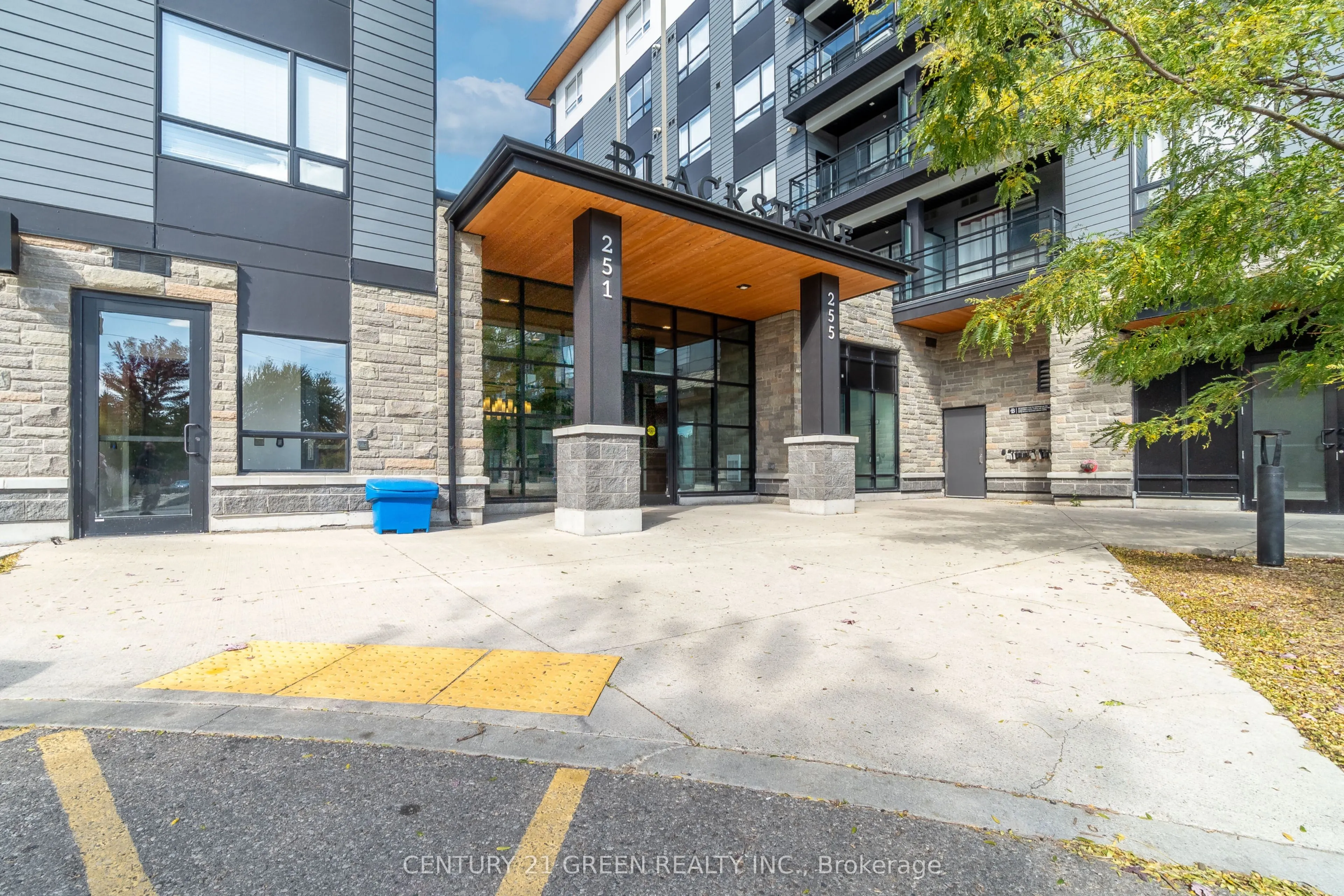 255 Northfield Drive E, #407