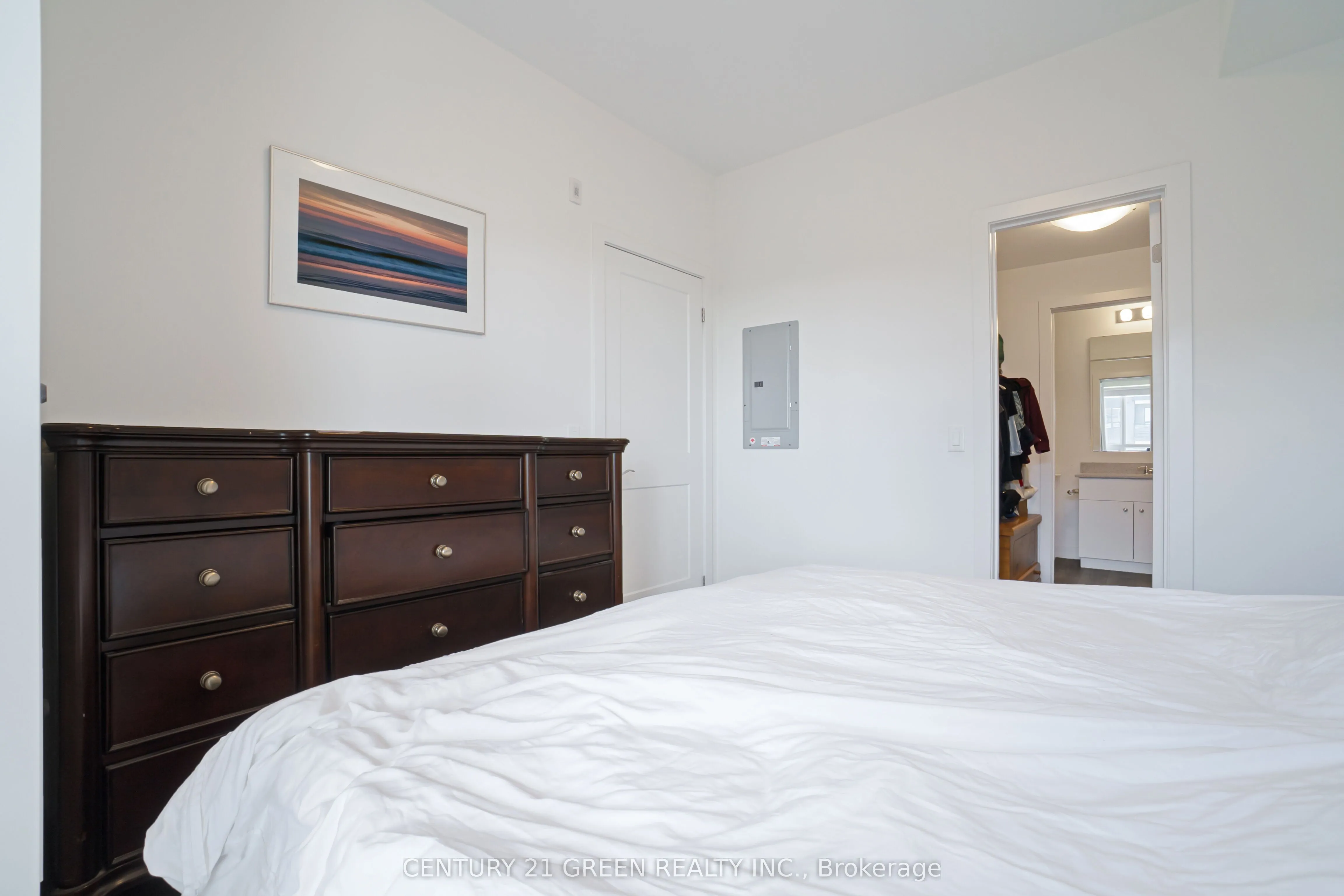 255 Northfield Drive E, #407