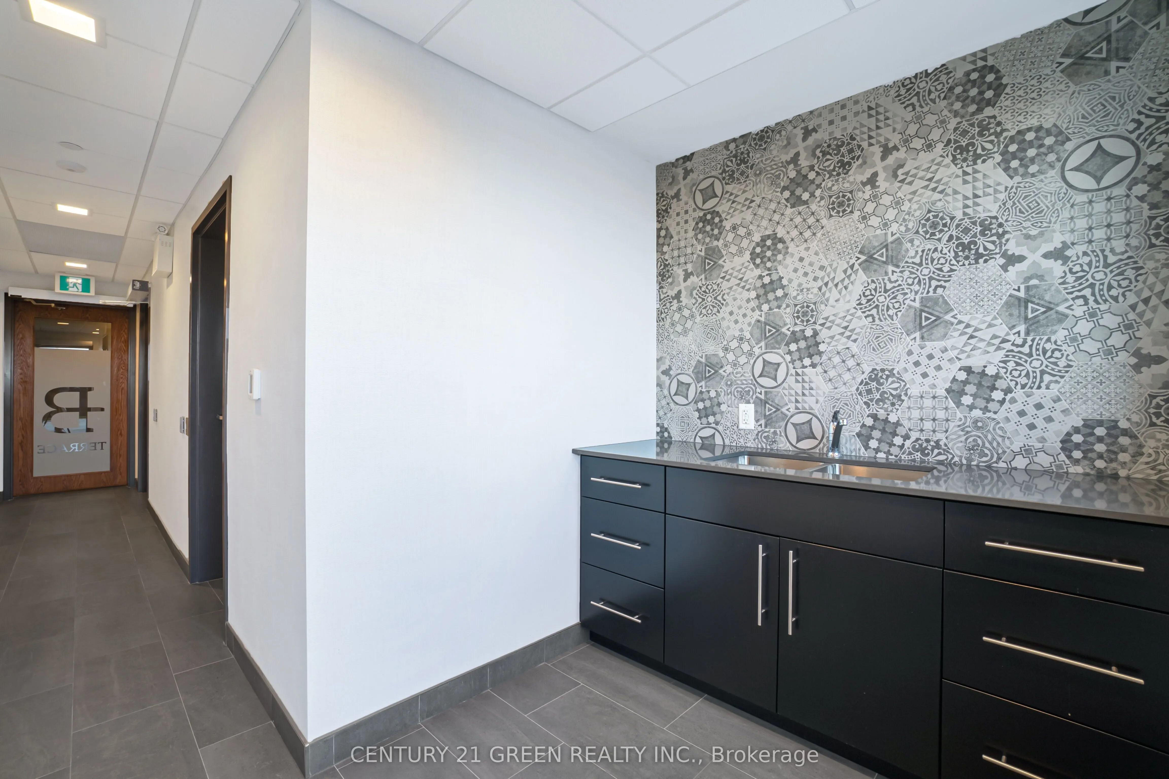 255 Northfield Drive E, #407