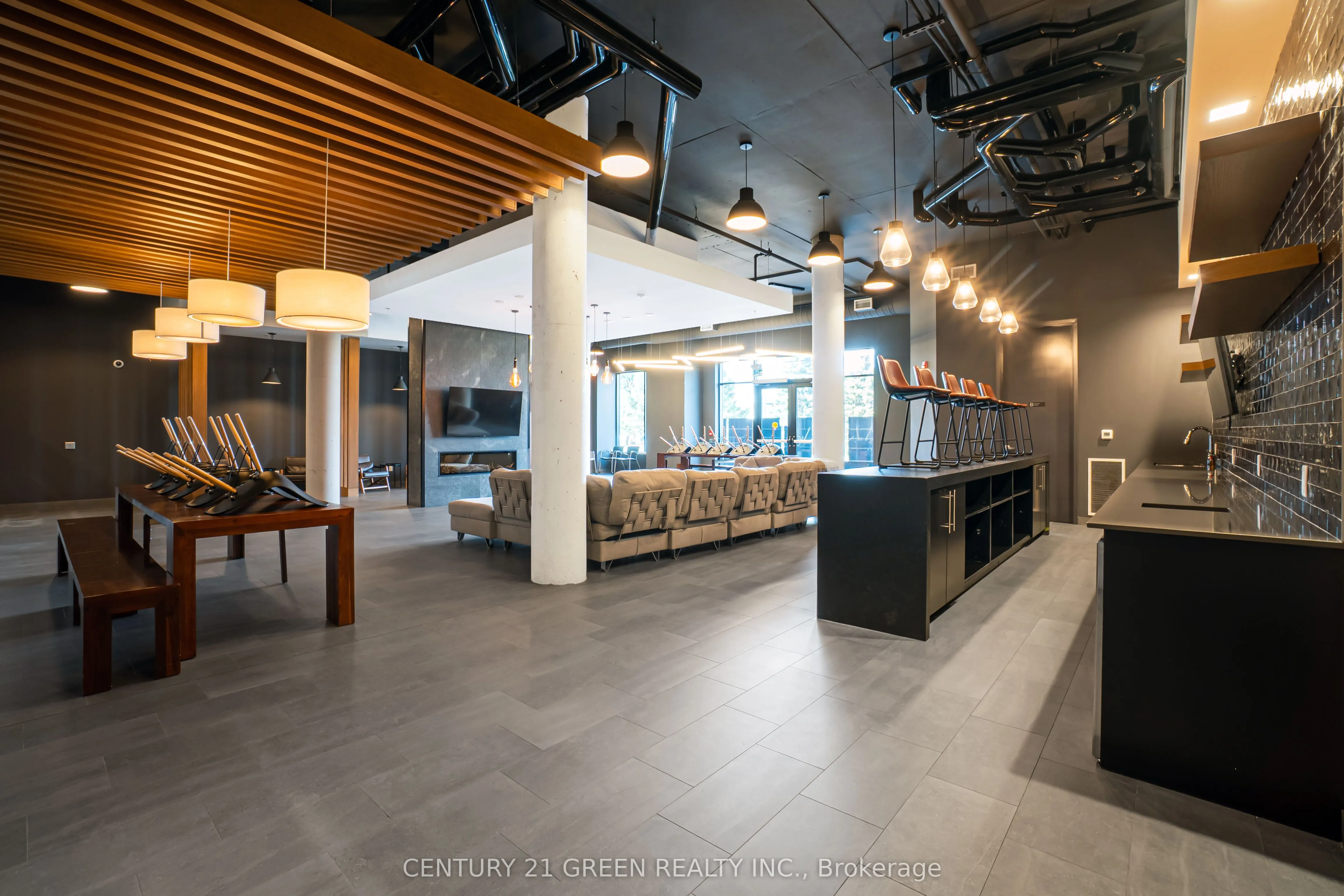 255 Northfield Drive E, #407