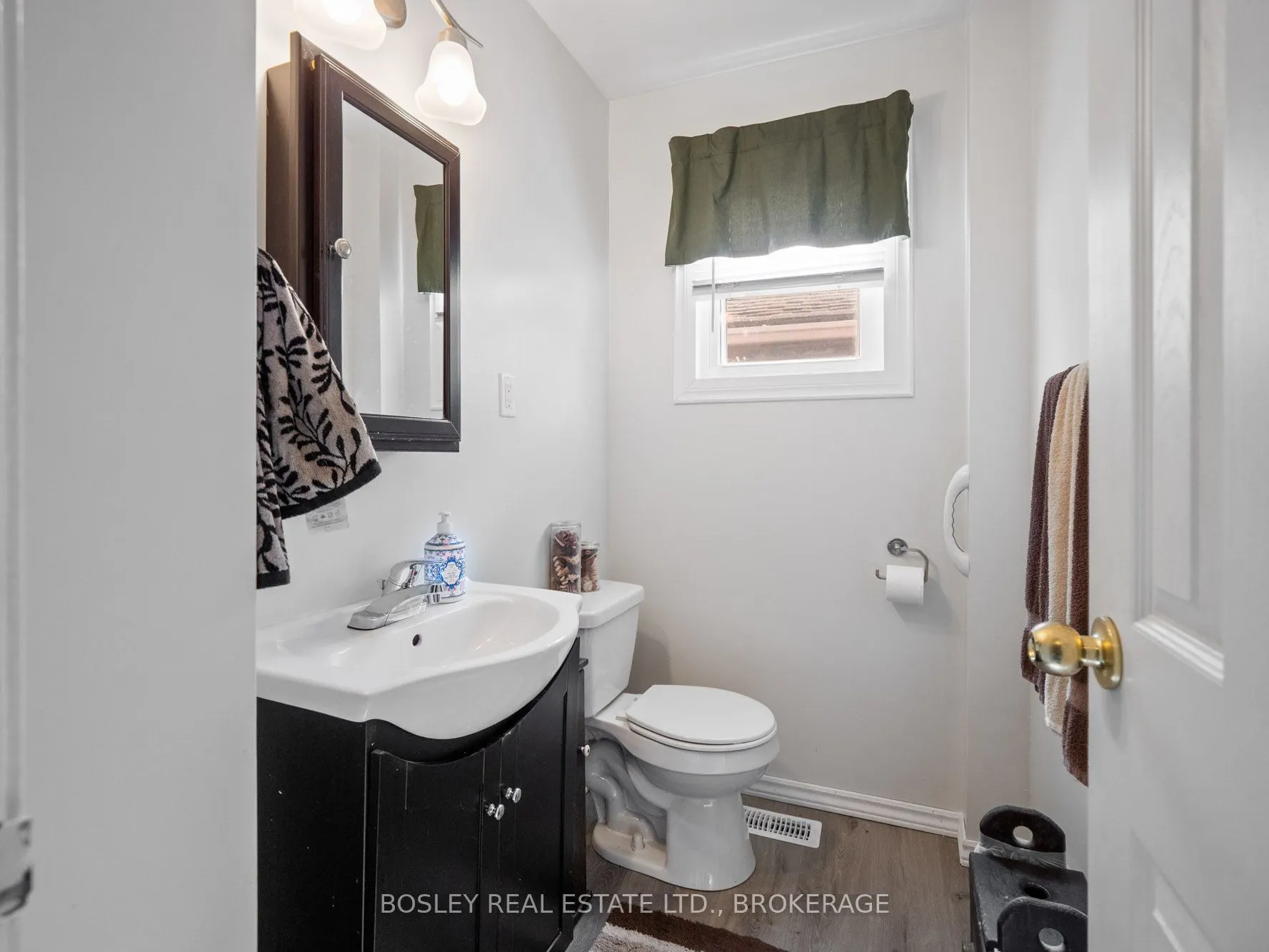 17 Deerfield Parkway