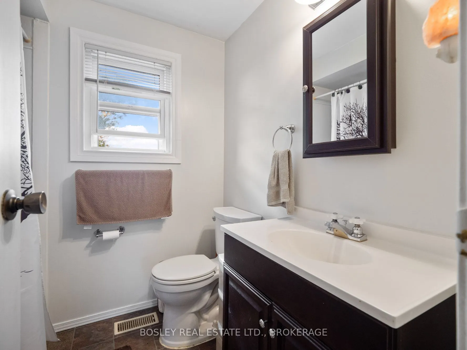 17 Deerfield Parkway