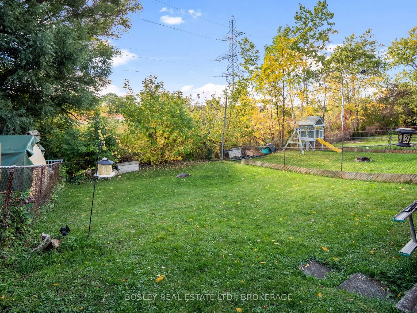 17 Deerfield Parkway