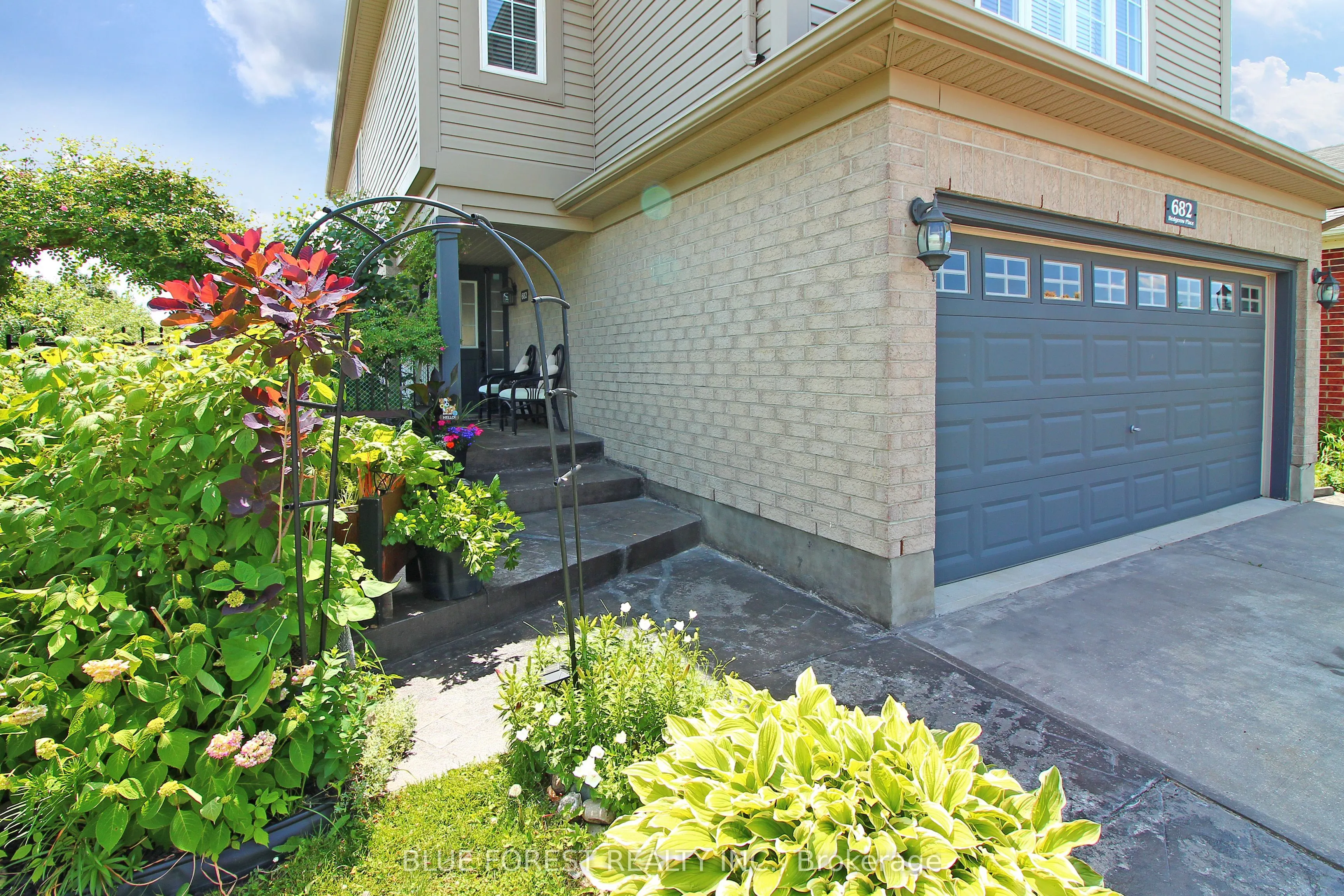 682 Hedgerow Place