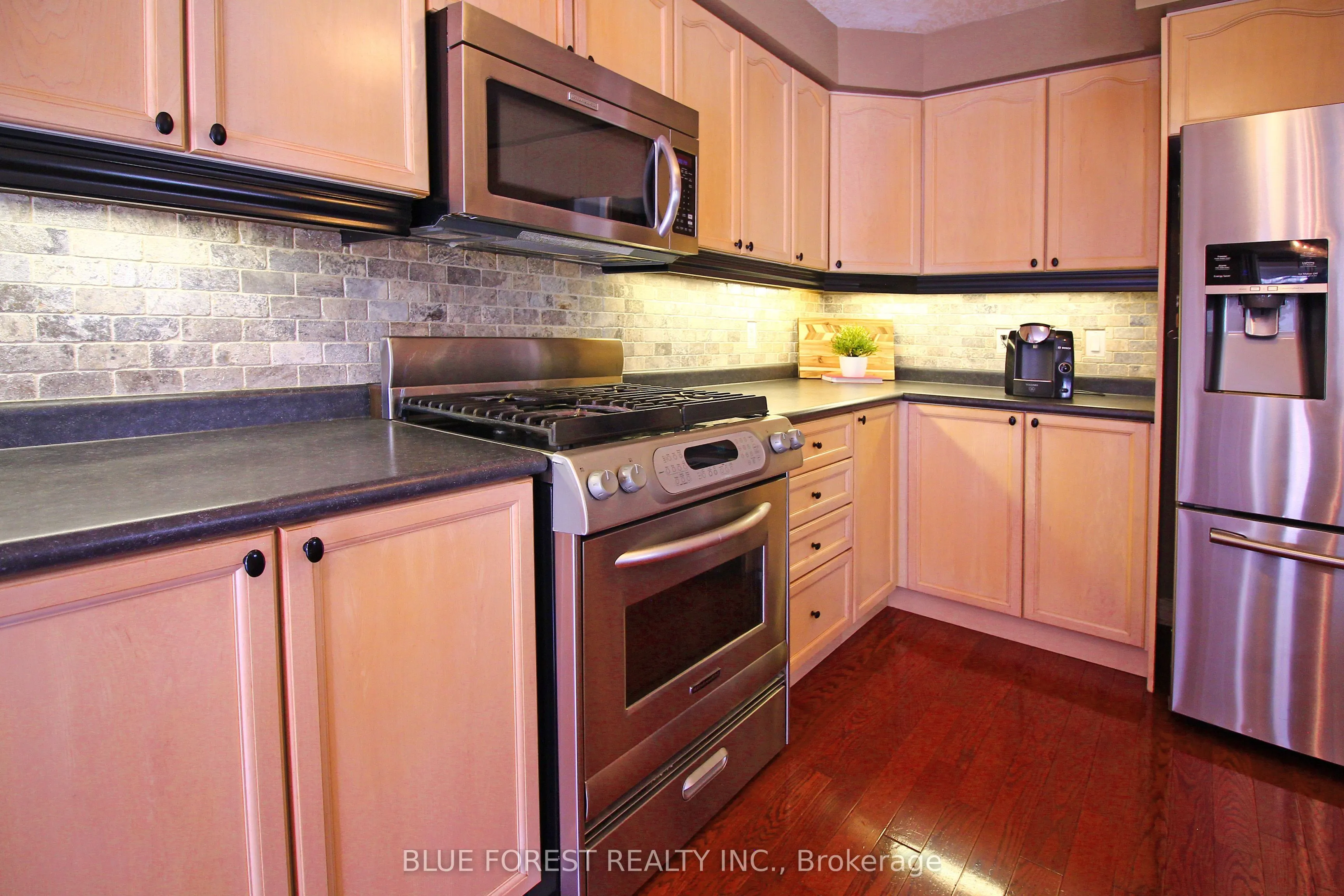 682 Hedgerow Place
