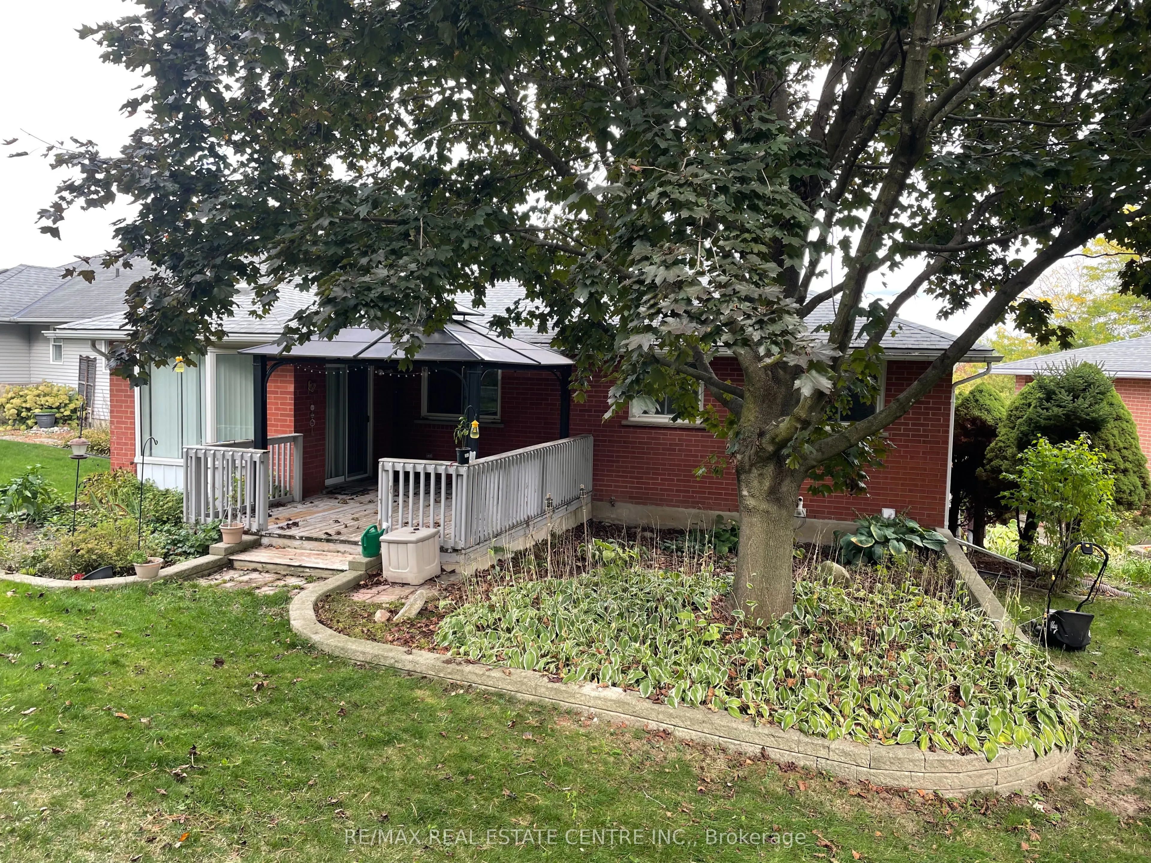 66 HODGINS Crescent