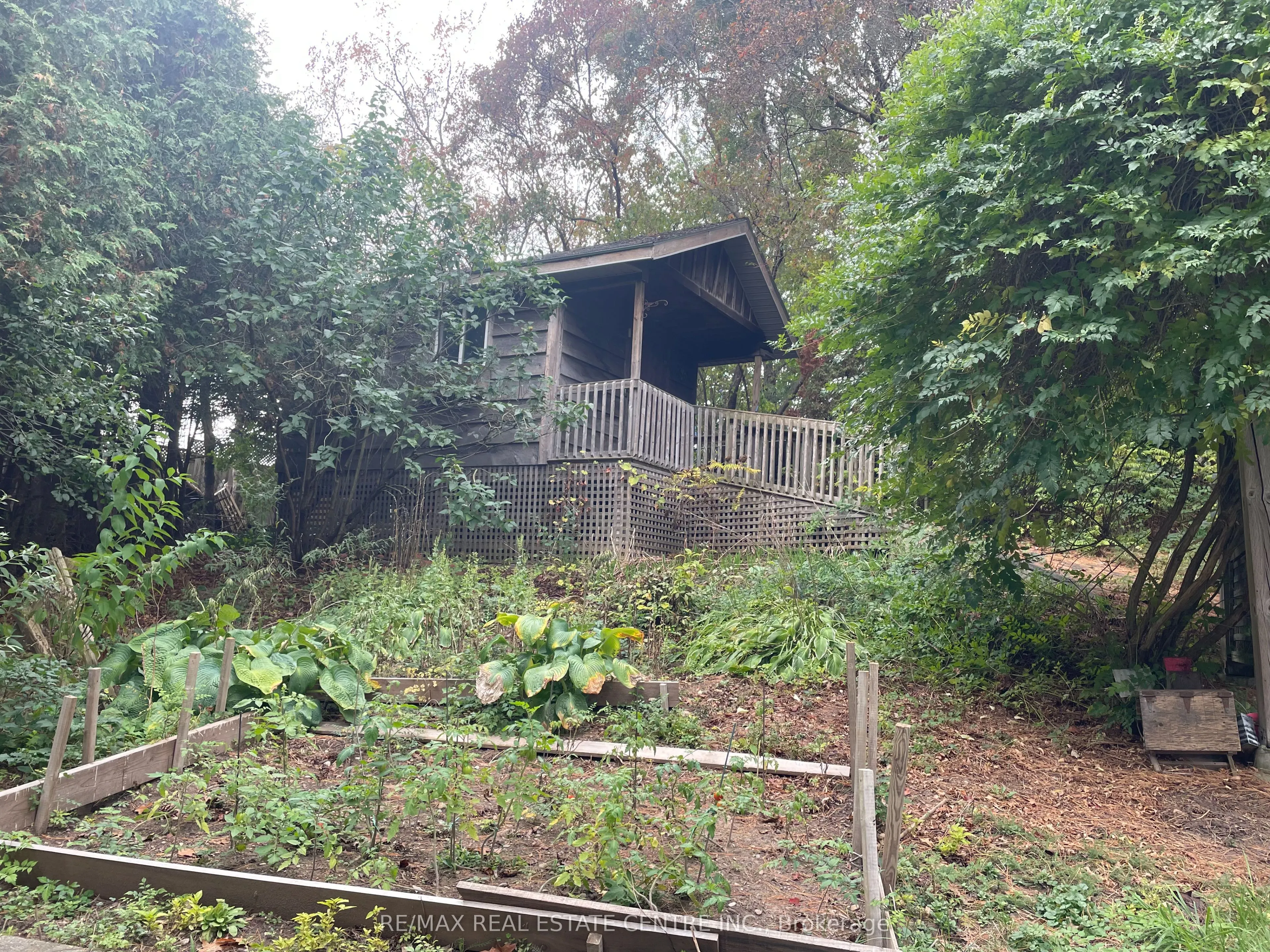 66 HODGINS Crescent