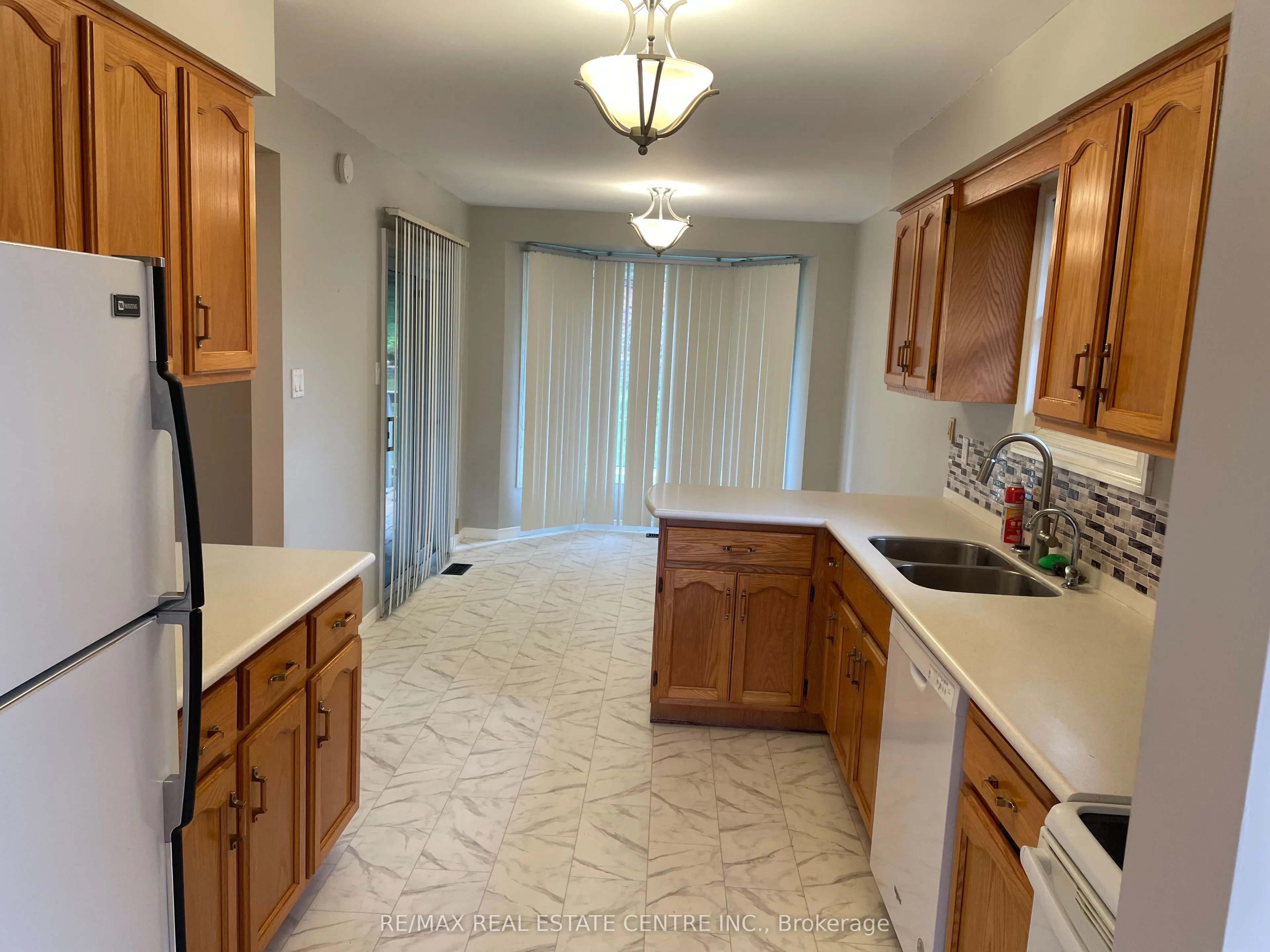 66 HODGINS Crescent