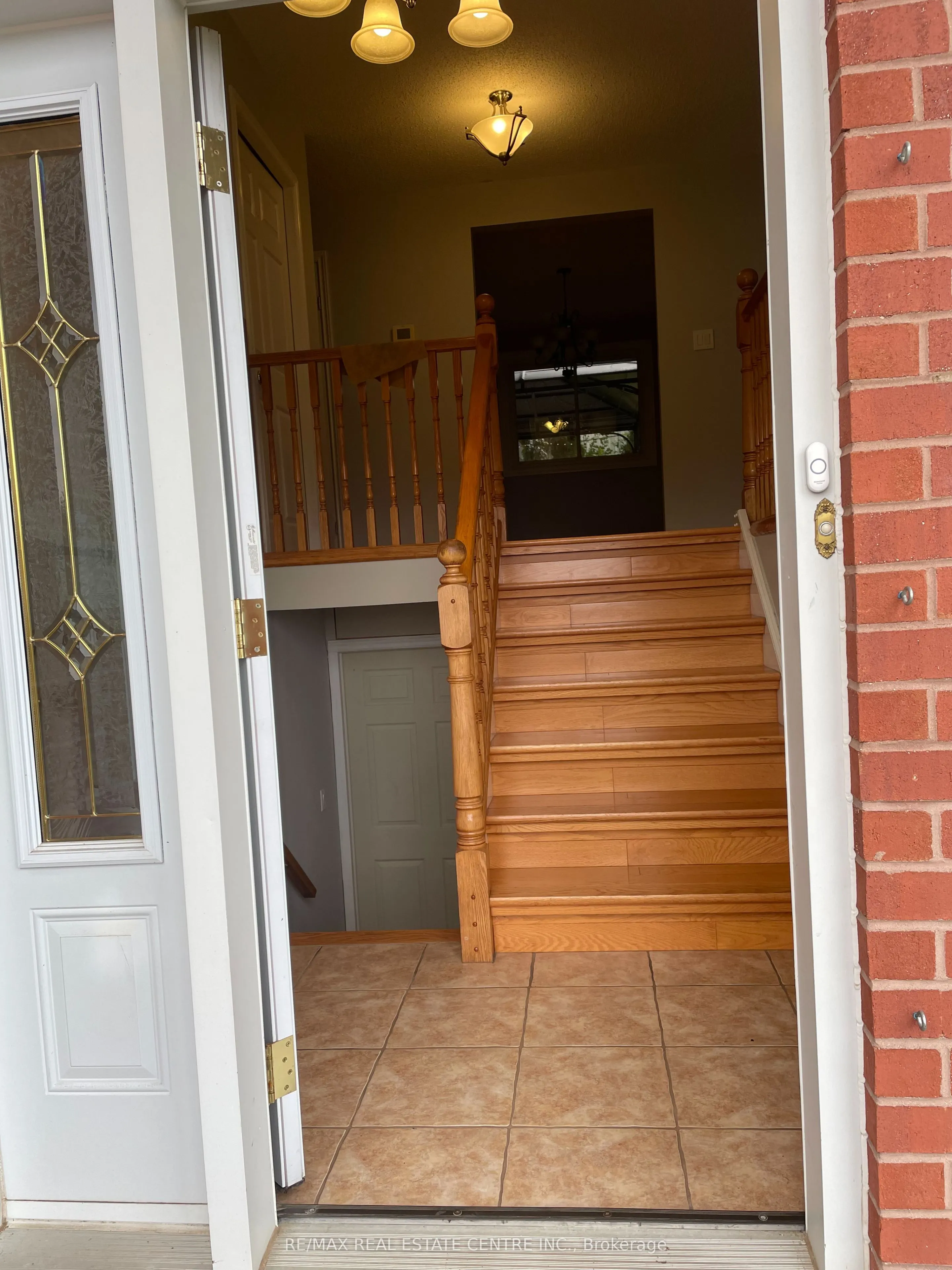 66 HODGINS Crescent