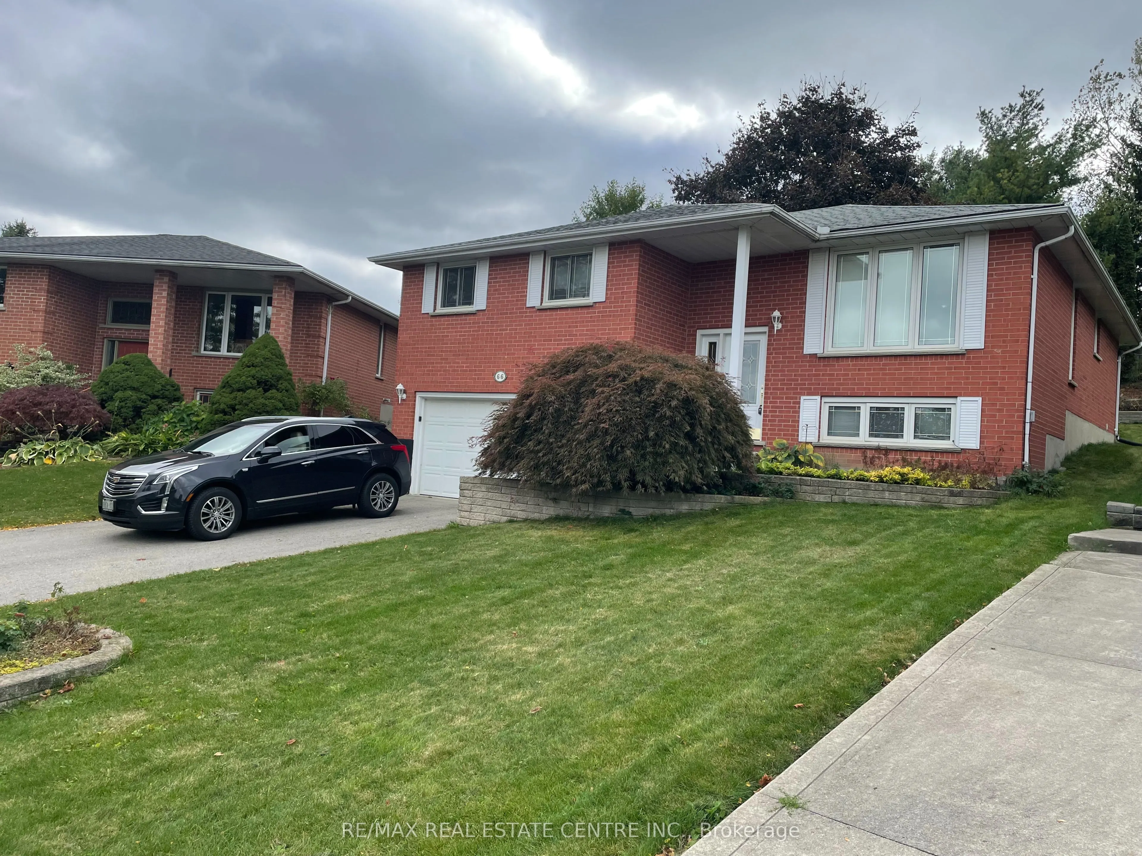 66 HODGINS Crescent