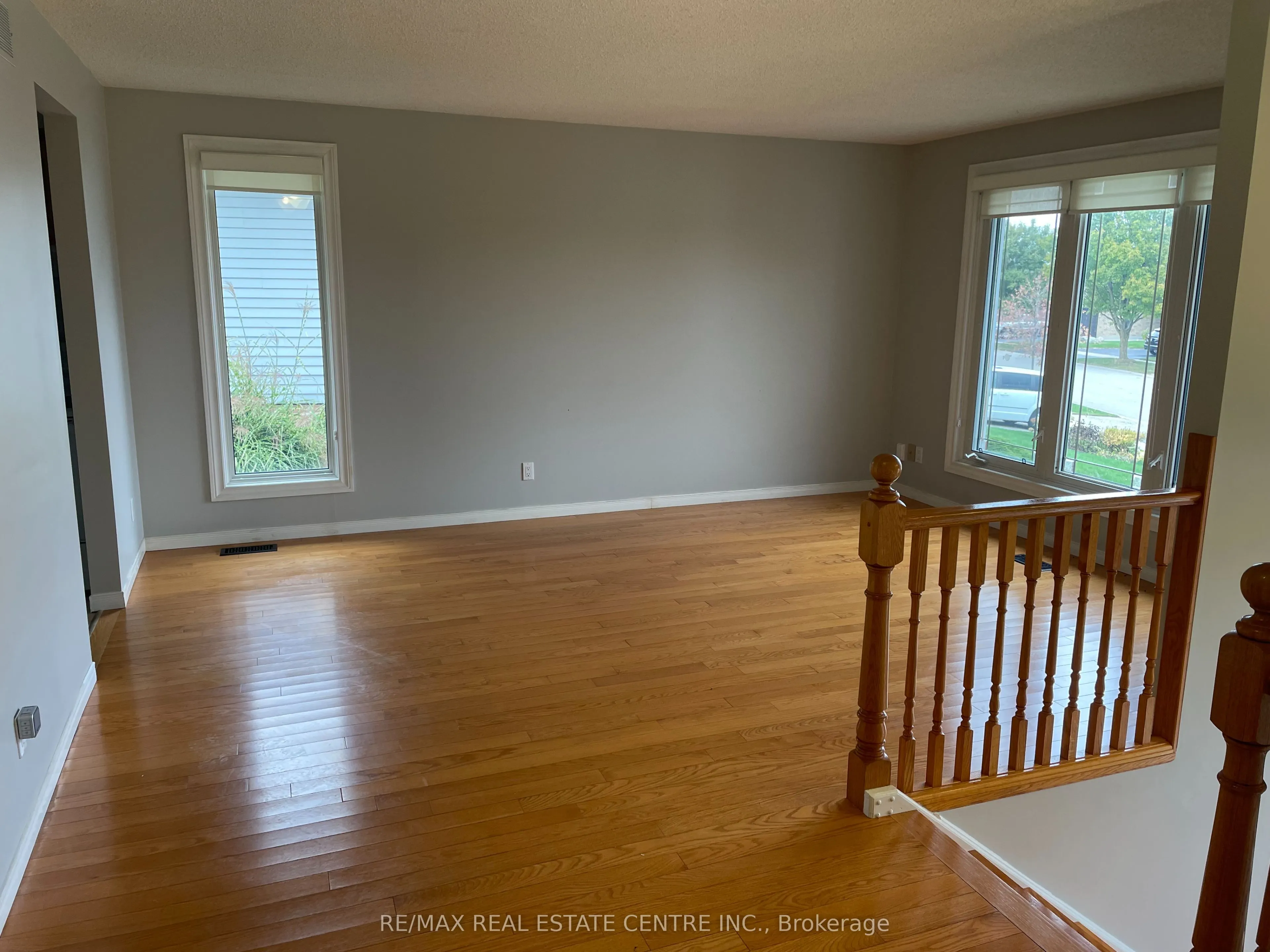 66 HODGINS Crescent