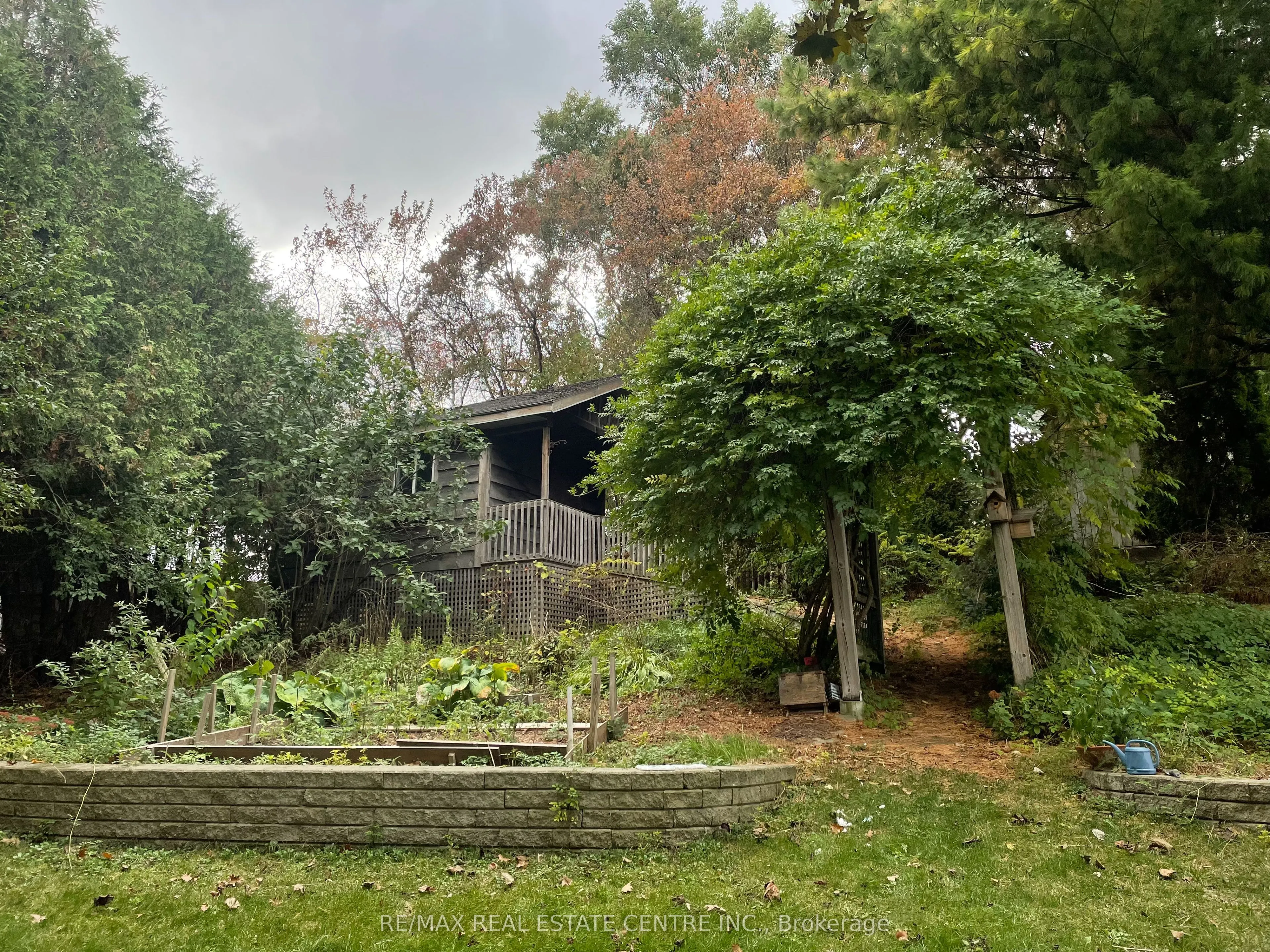 66 HODGINS Crescent