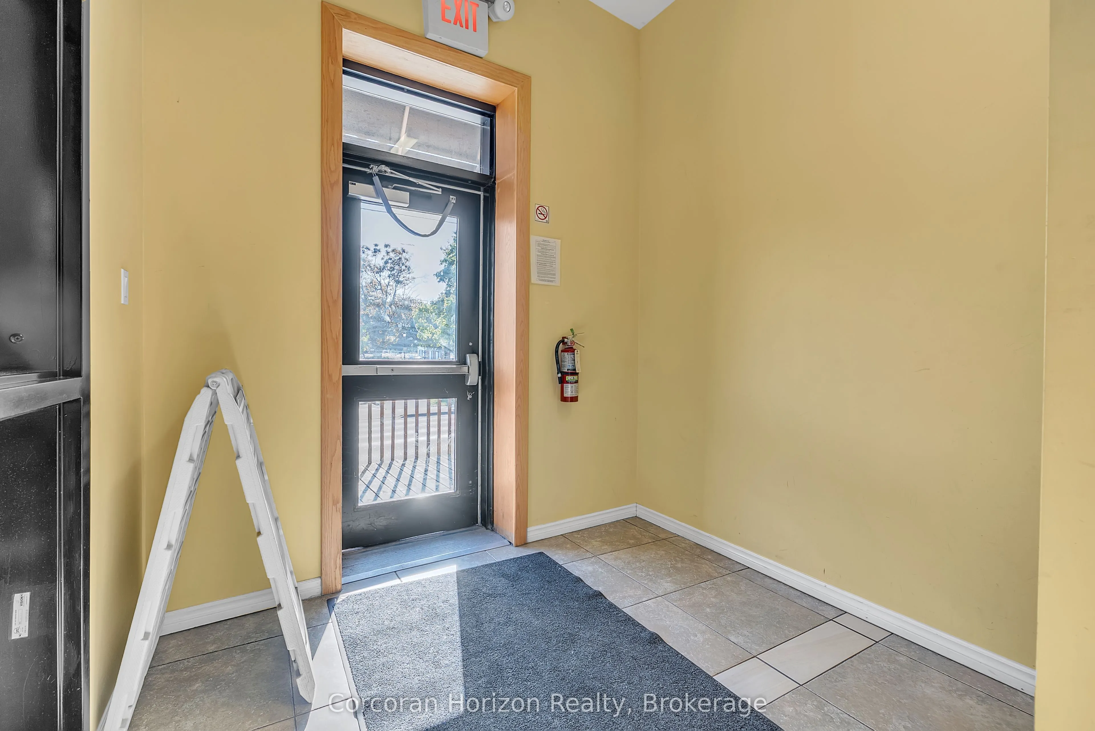 15 WELLINGTON Street N, #L2