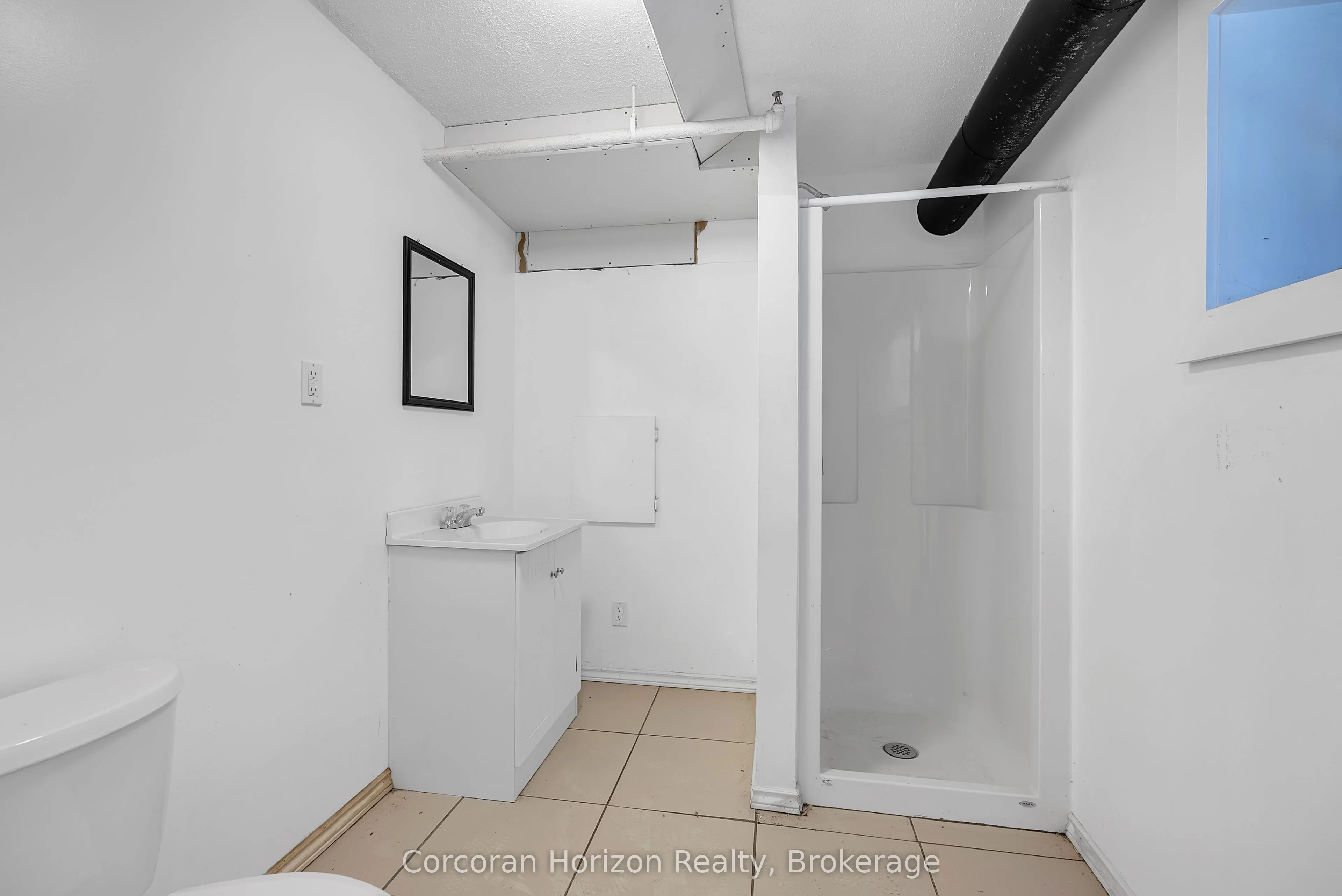 15 WELLINGTON Street N, #L2