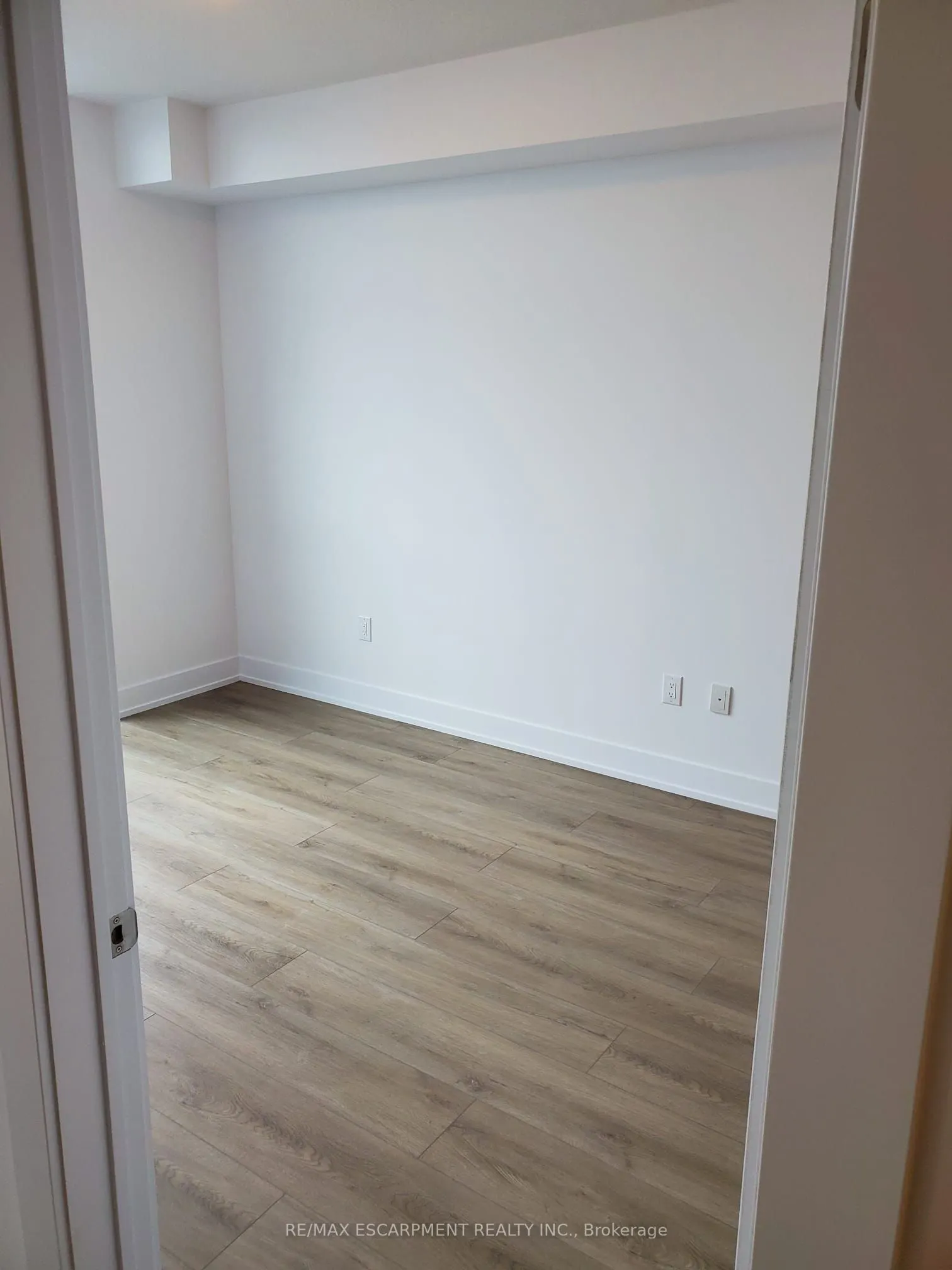 470 Dundas Street E, #601