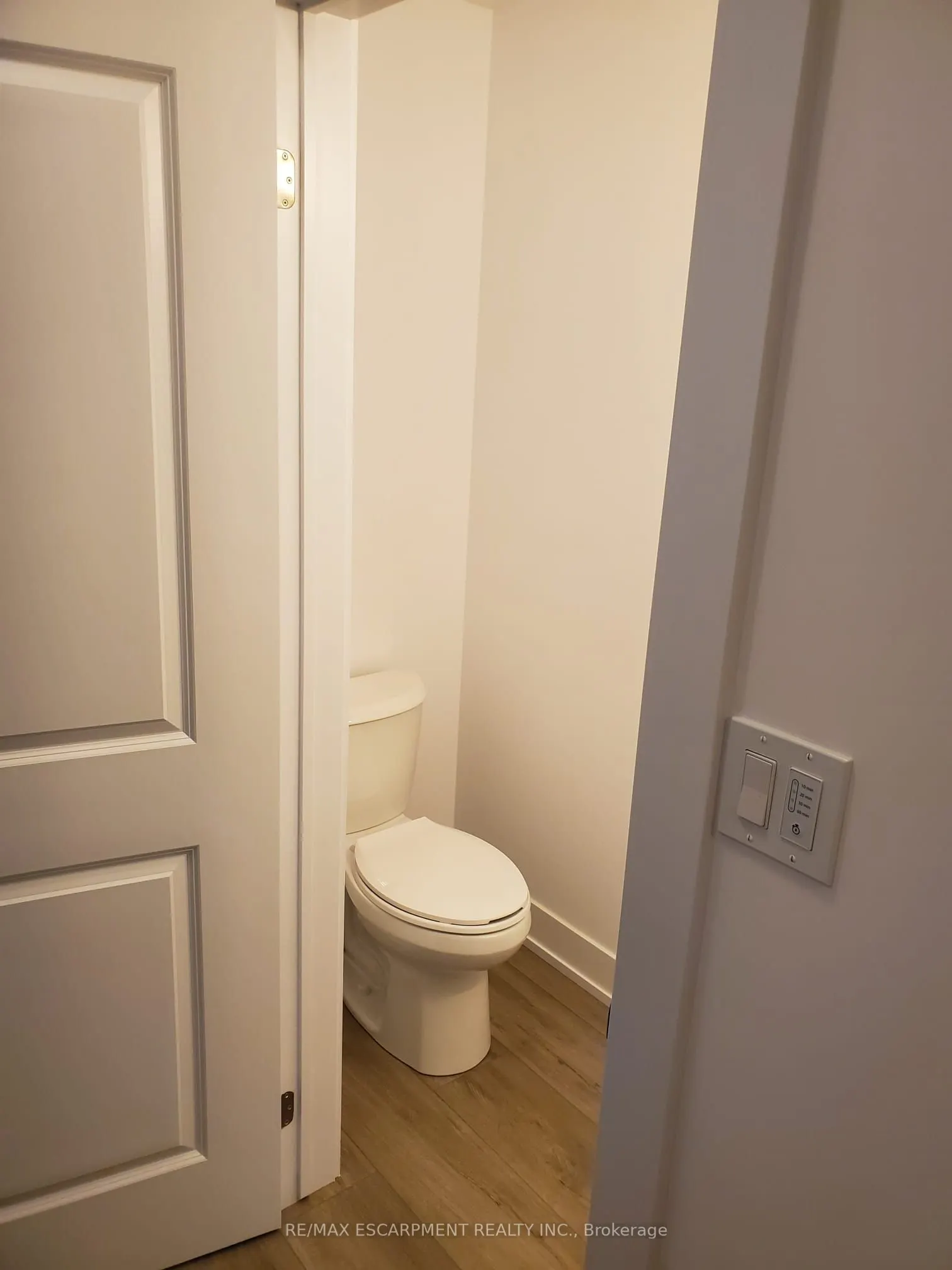 470 Dundas Street E, #601
