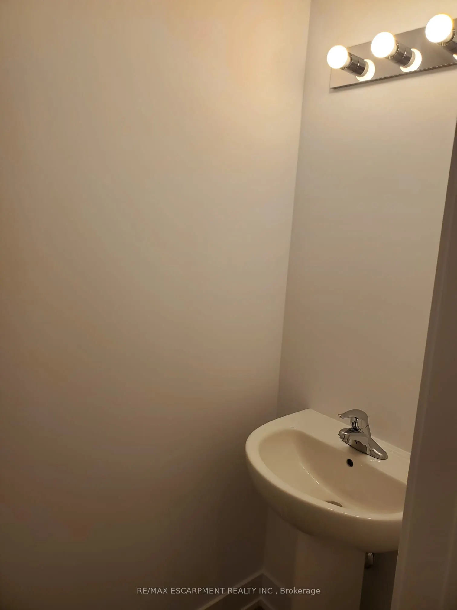 470 Dundas Street E, #601