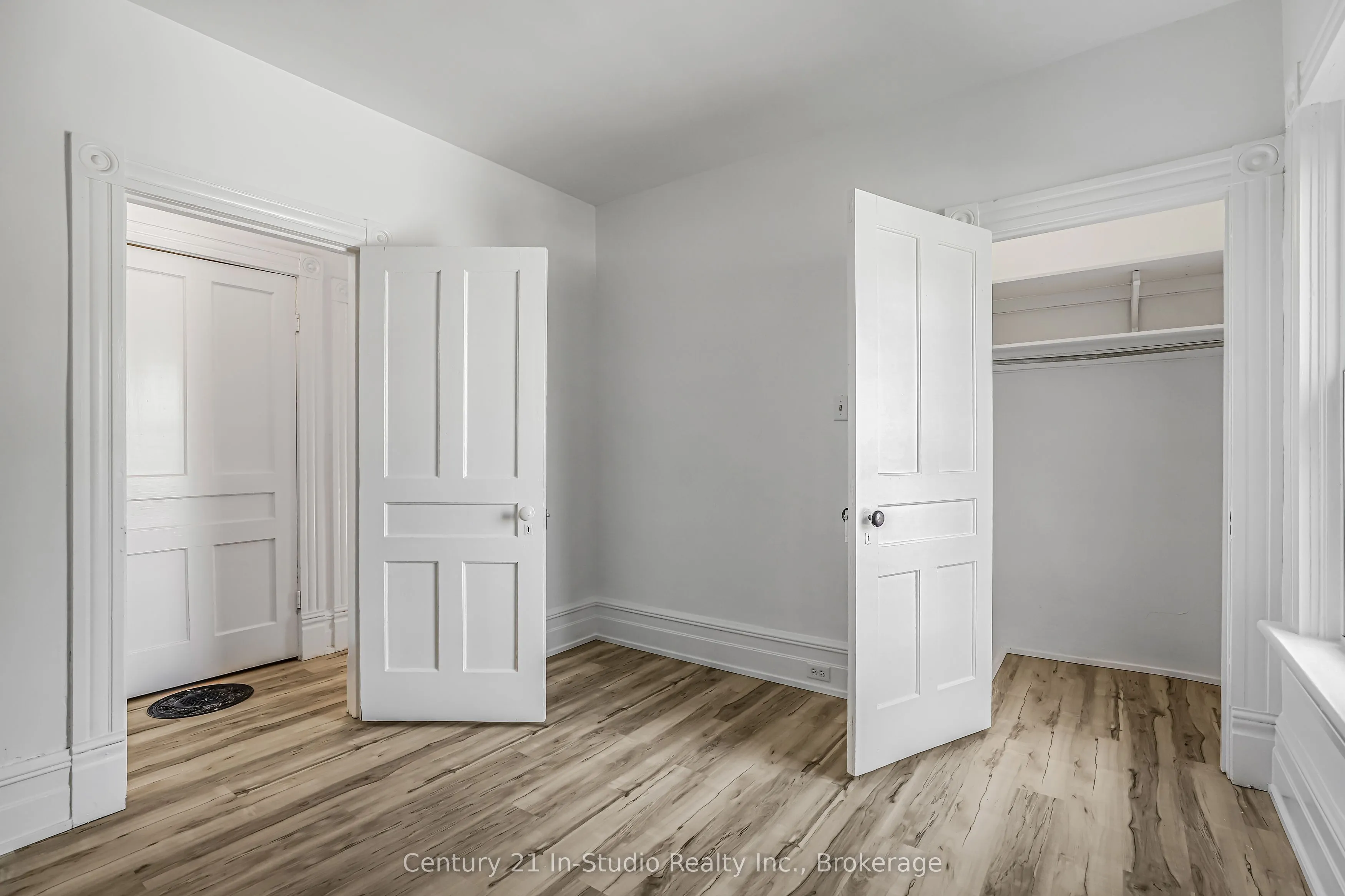 26 Wellington Avenue S
