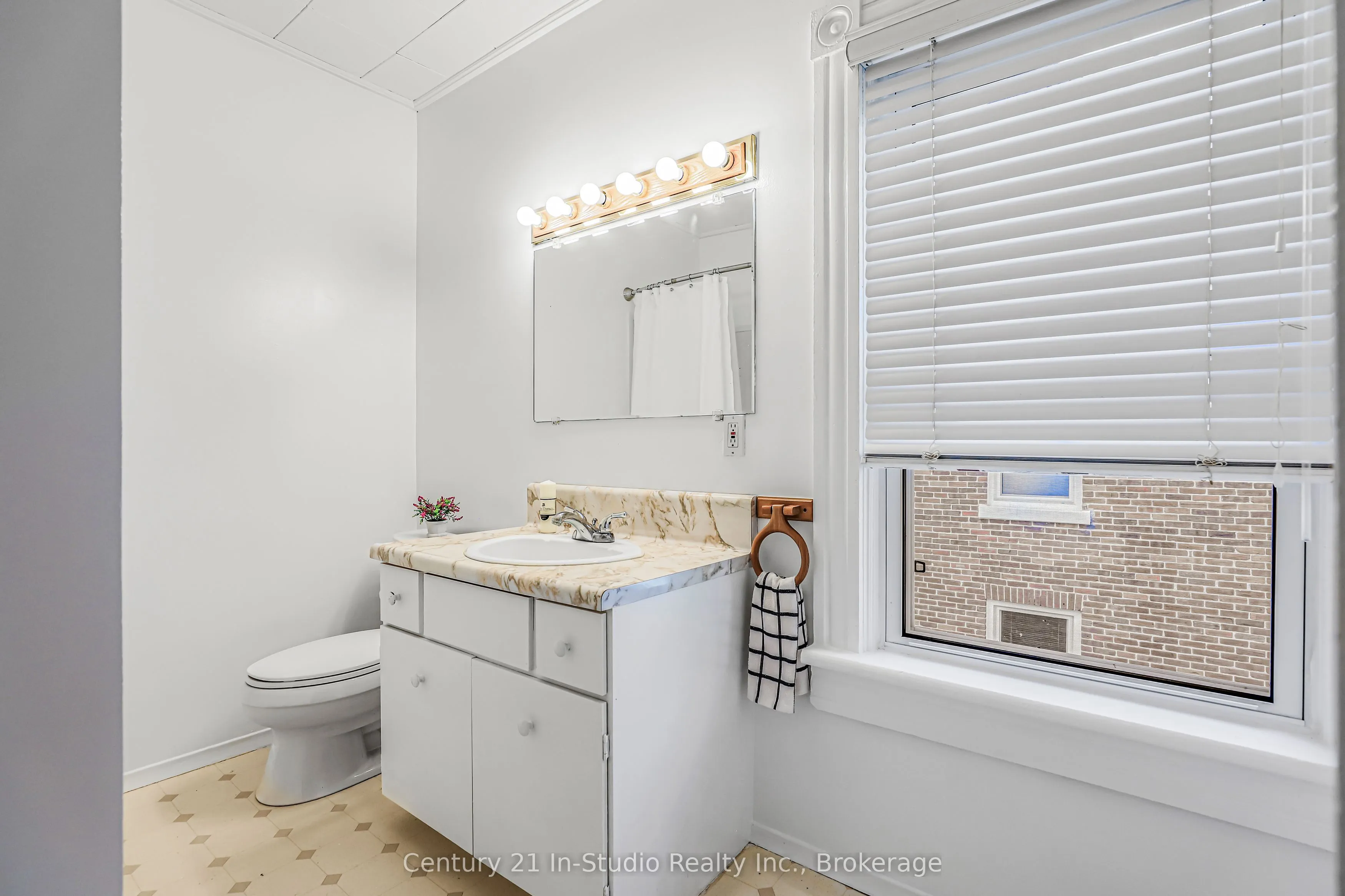26 Wellington Avenue S