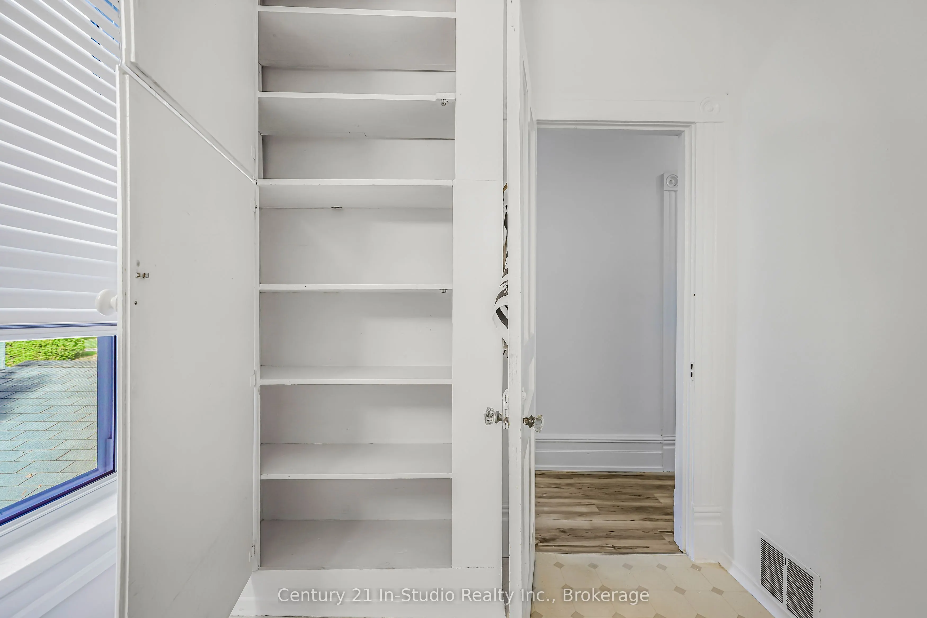26 Wellington Avenue S