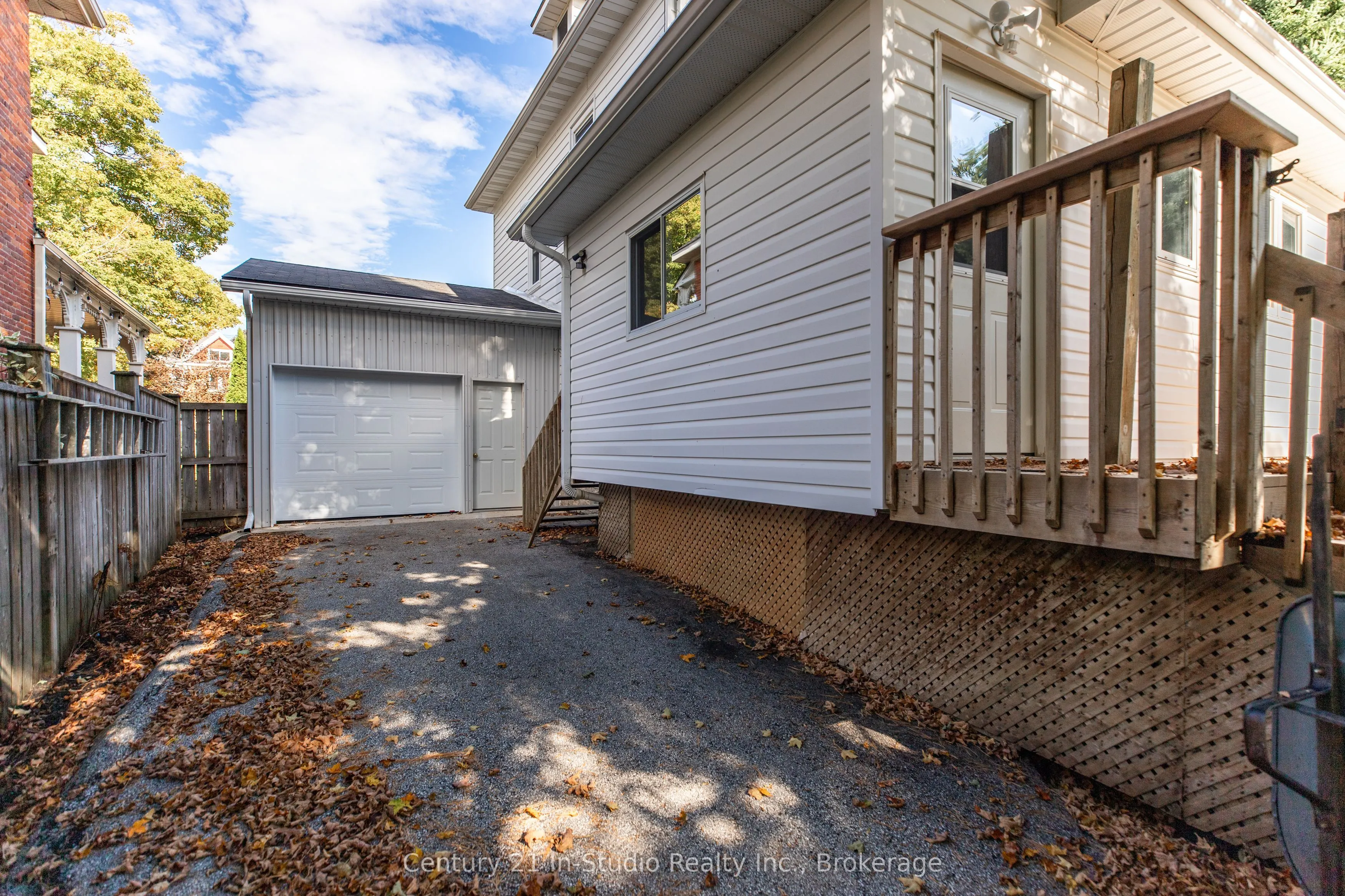 26 Wellington Avenue S