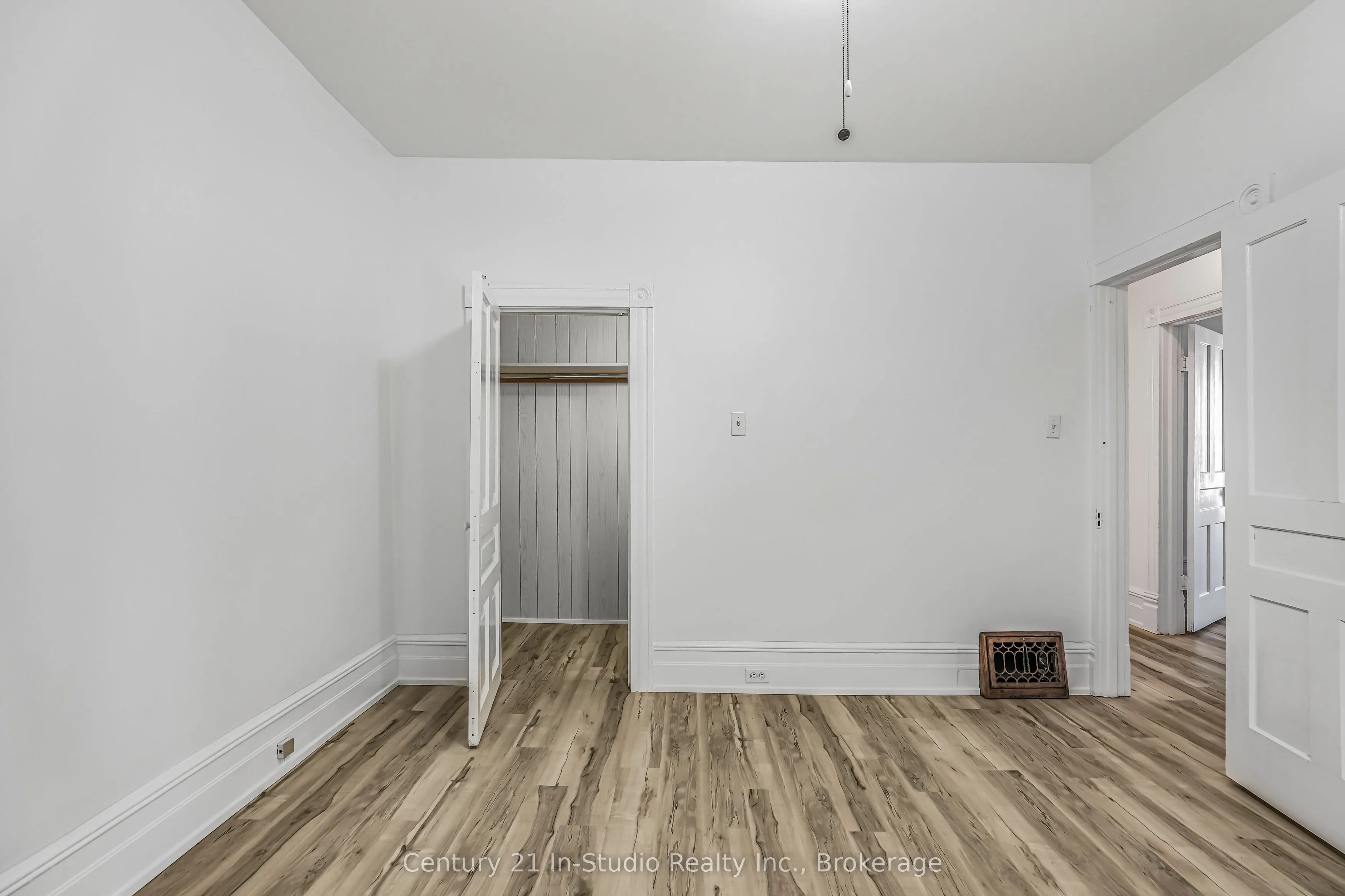 26 Wellington Avenue S