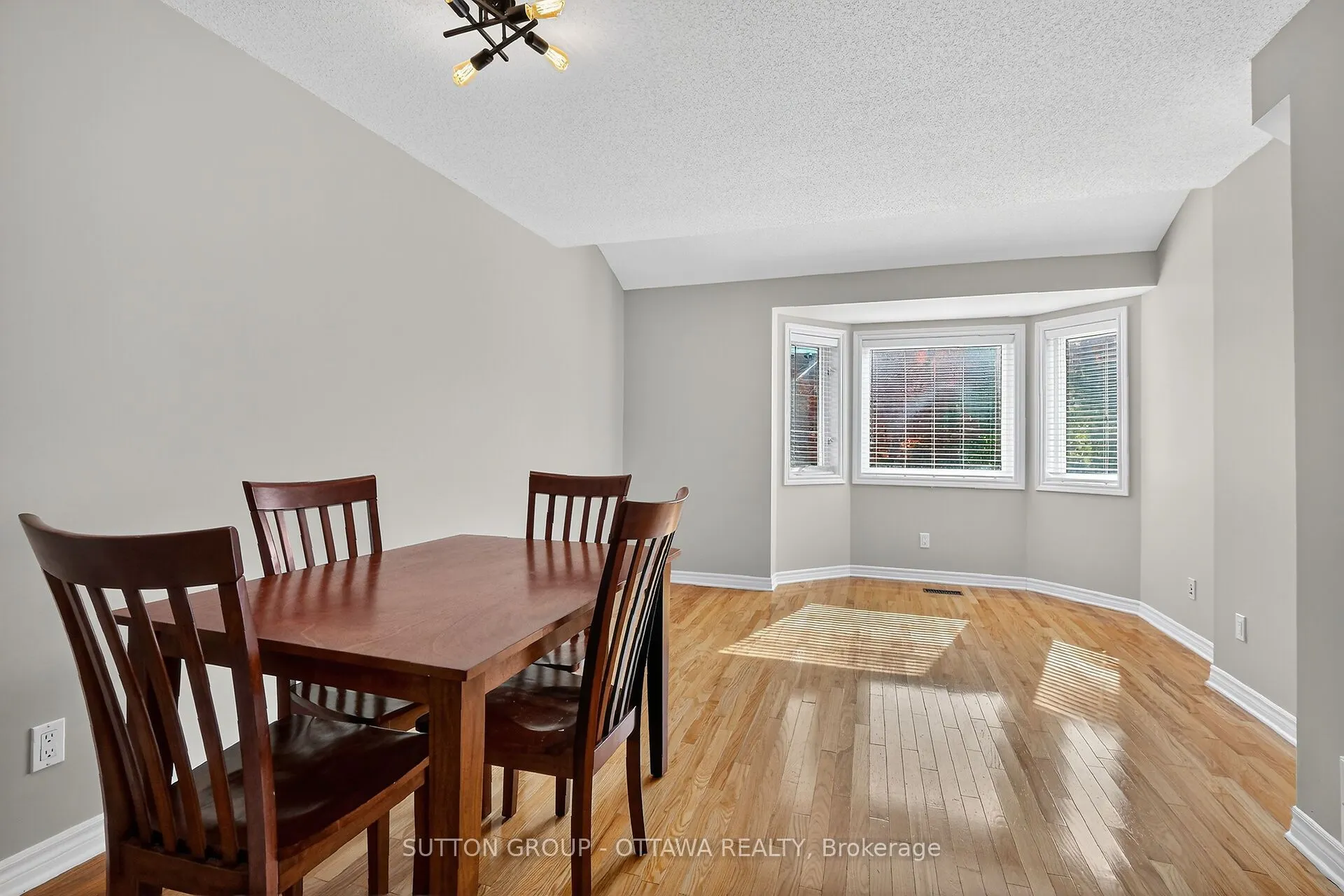 990 Markwick Crescent