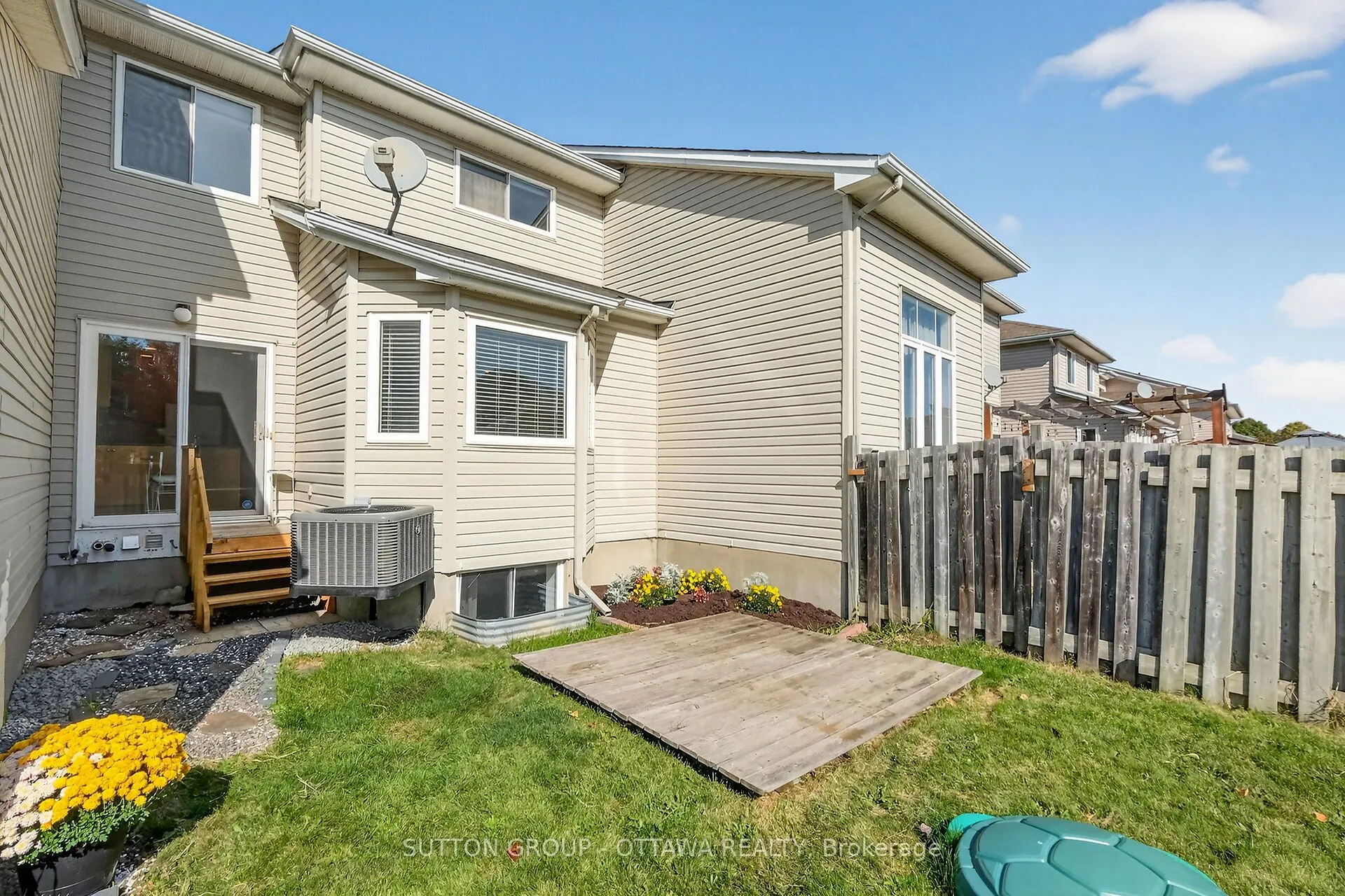 990 Markwick Crescent