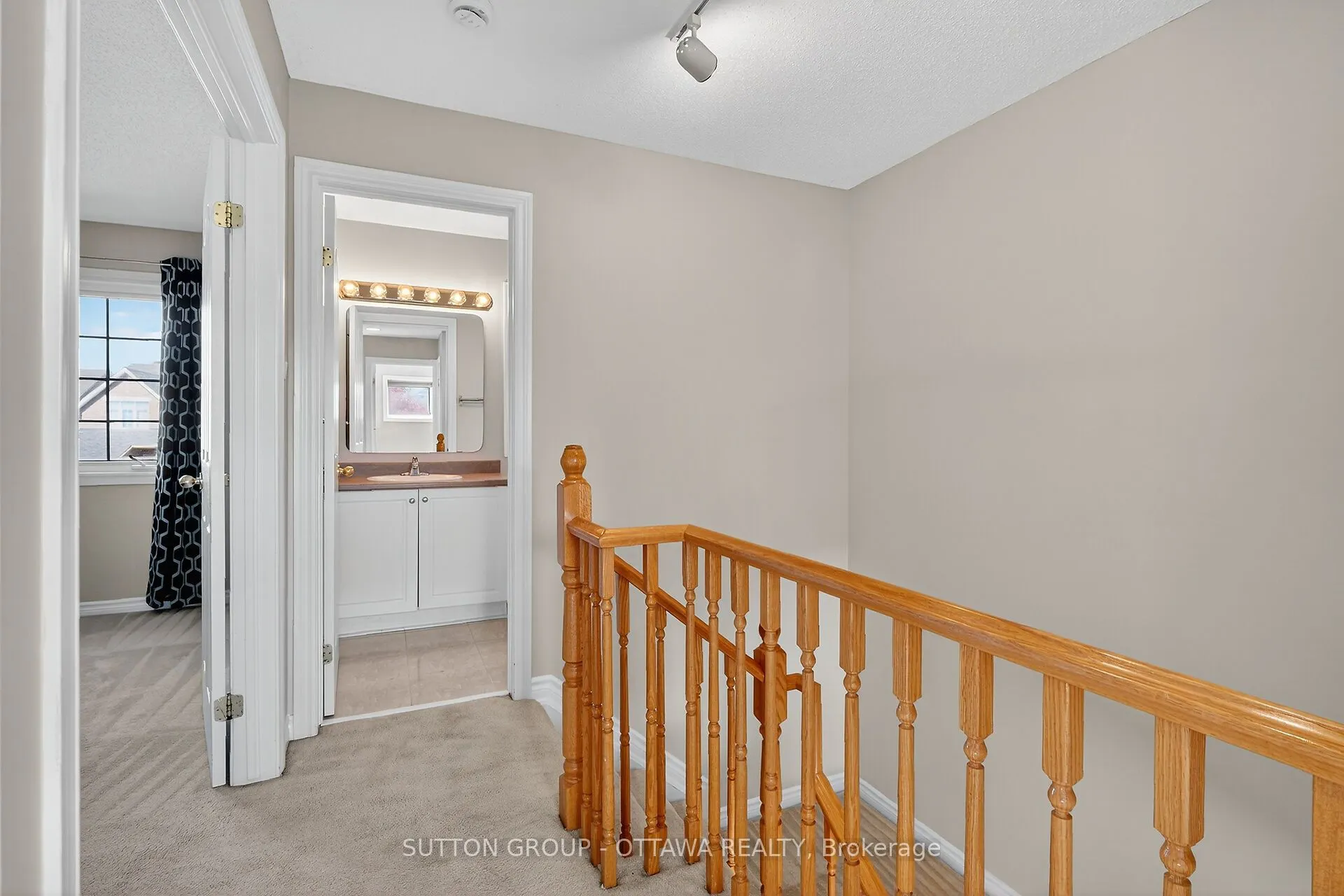 990 Markwick Crescent