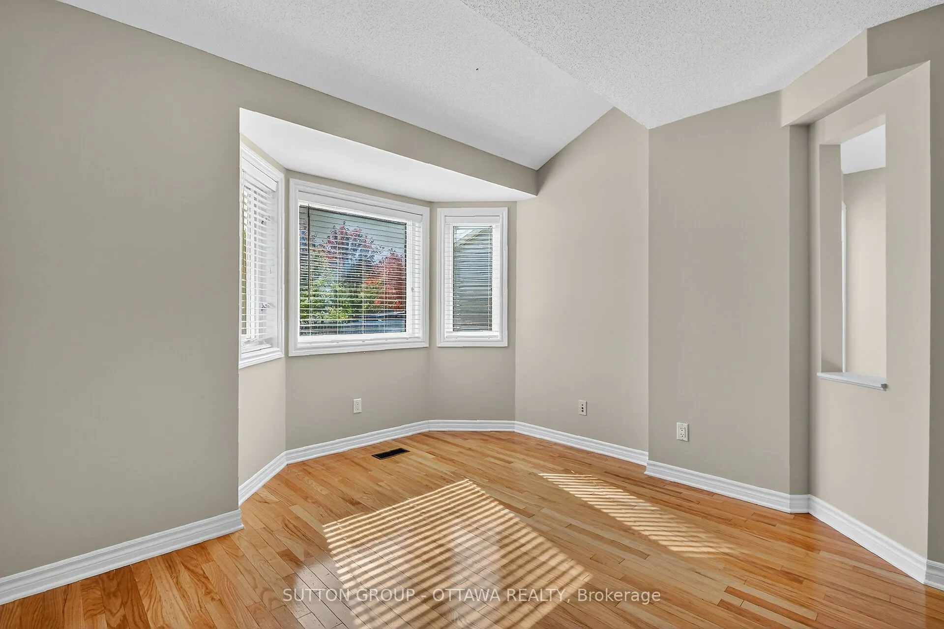 990 Markwick Crescent